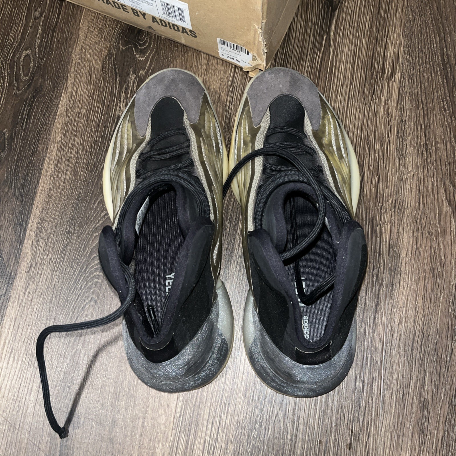 Size 9 – adidas Yeezy Quantum Barium