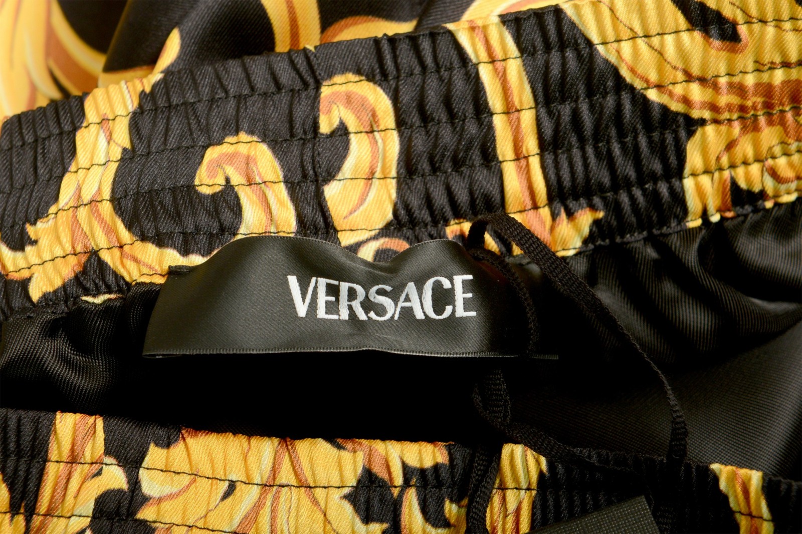 Versace Men’s Barocco Print Black & Gold Casual Shorts US 38 IT 54
