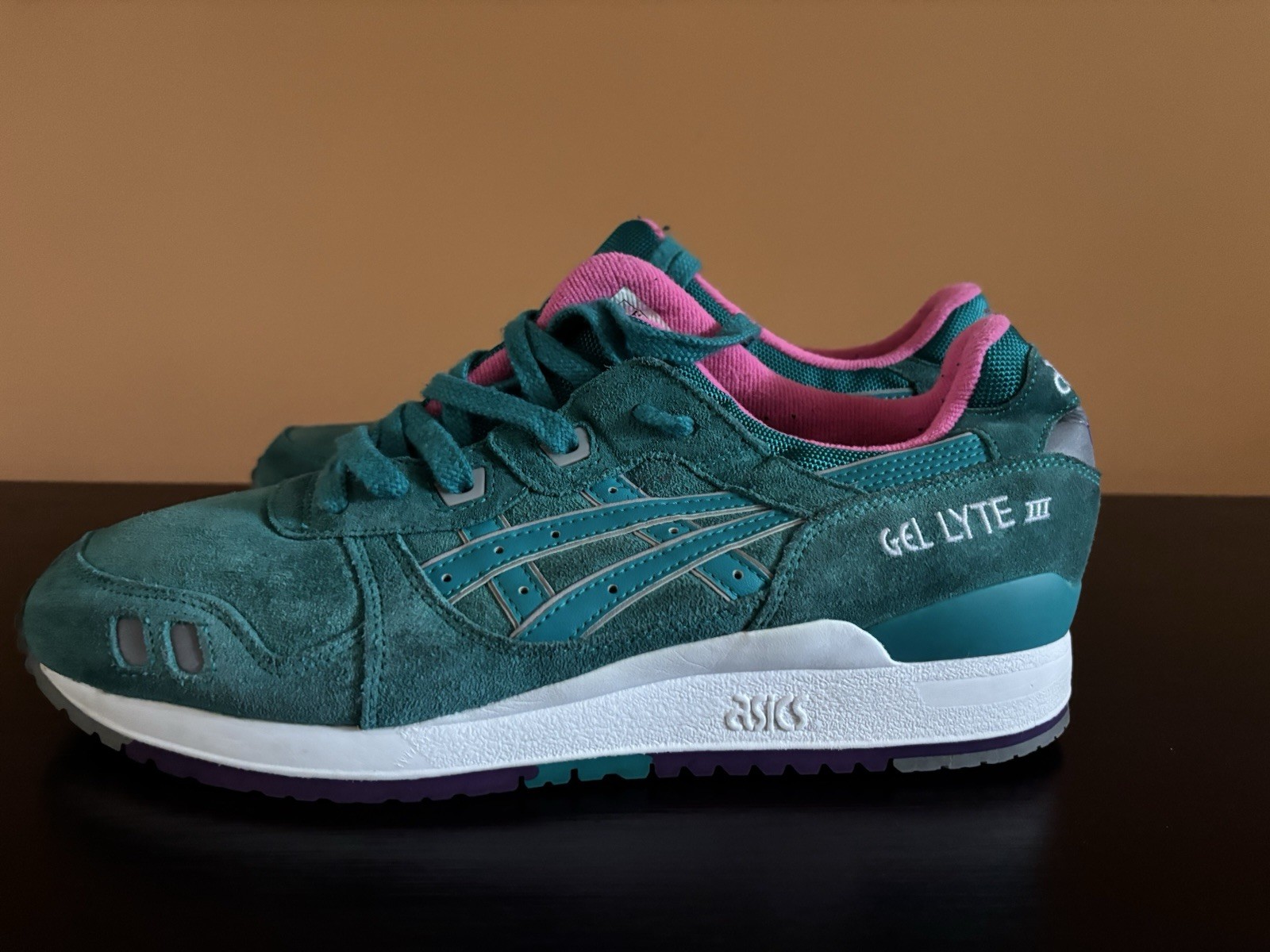 asics gel lyte iii size 10