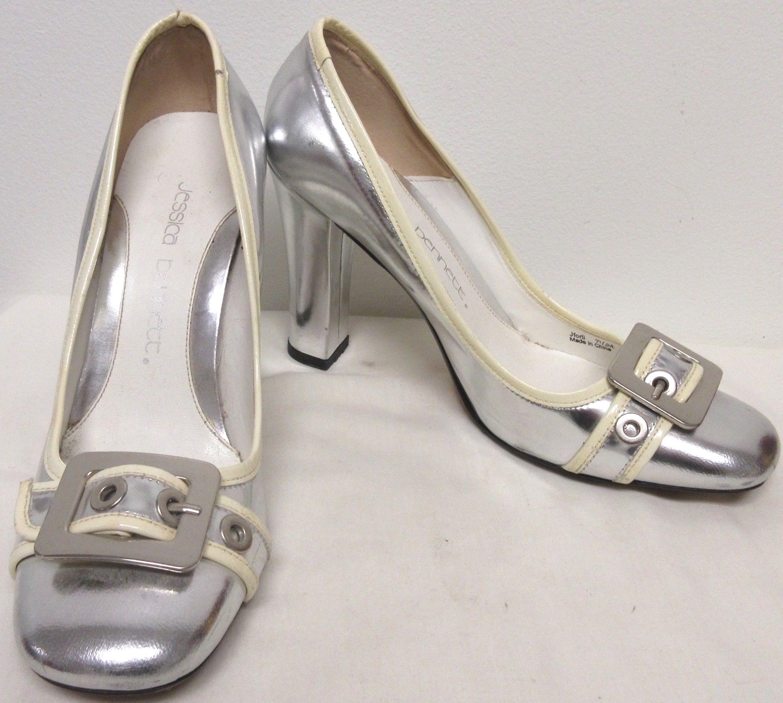 JESSICA BENNETT SILVER LEATHER W BUCKLE ROUND TOE PUMPS CREAM PATENT TRIM 7 1/2