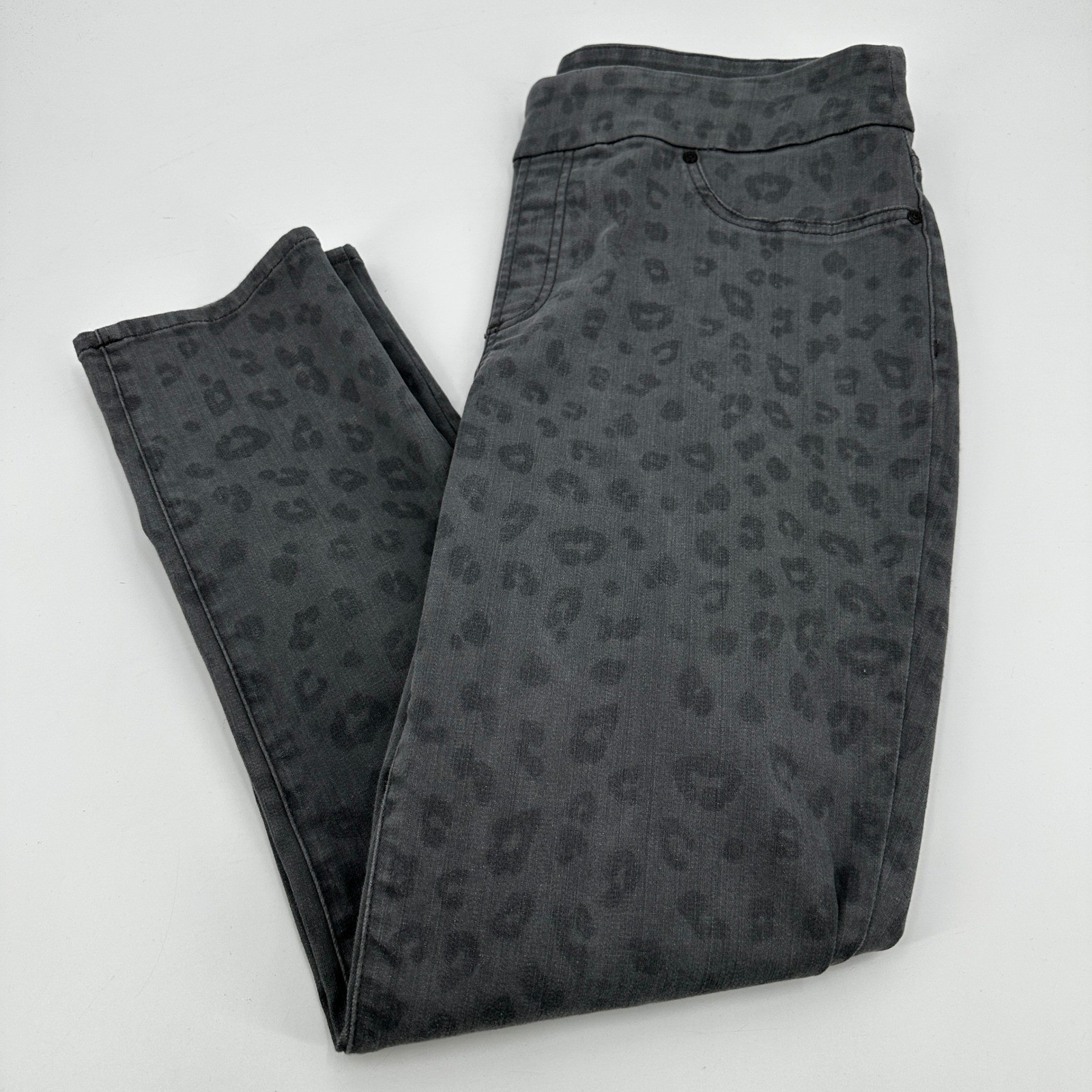Chico’s Gray Leopard Print Pull On Jegging Ankle Pants Size 8R Stretch Wild Slim