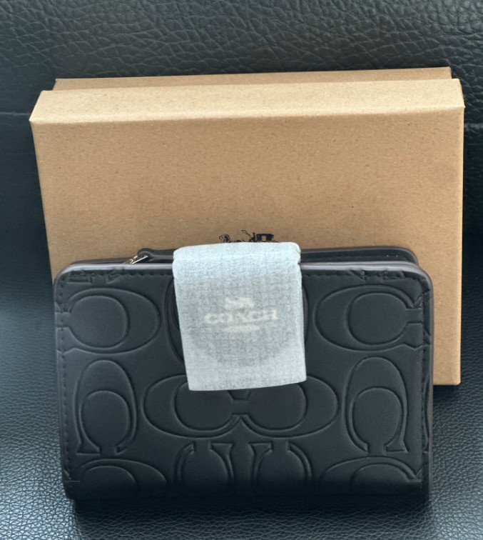 Medium Corner Zip Wallet With Signature CM241 Black outlet w/box SHIP FROM US