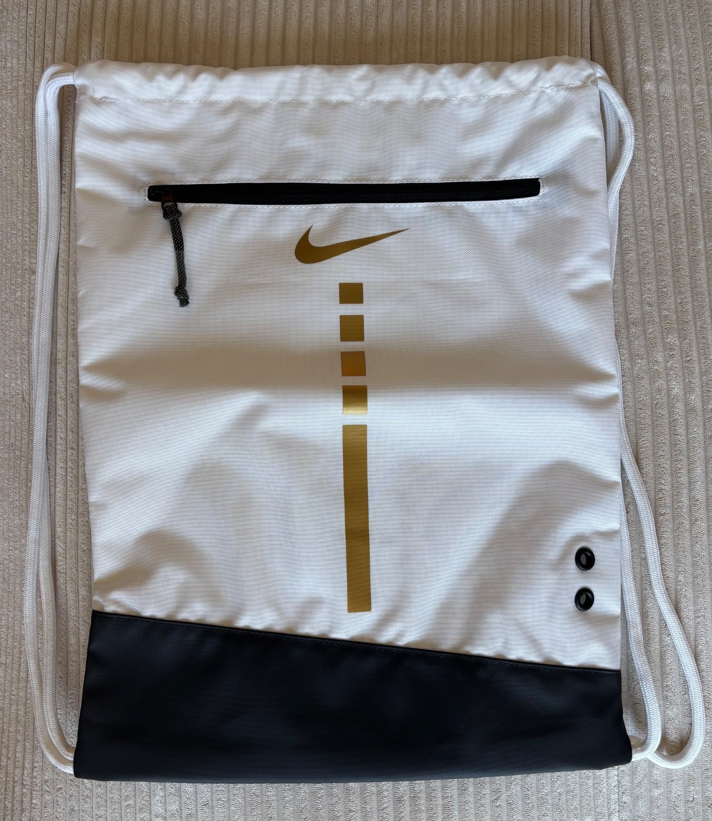 NIKE Hoops Elite Drawstring Bag (WHITE/BLACK/METALLIC GOLD)