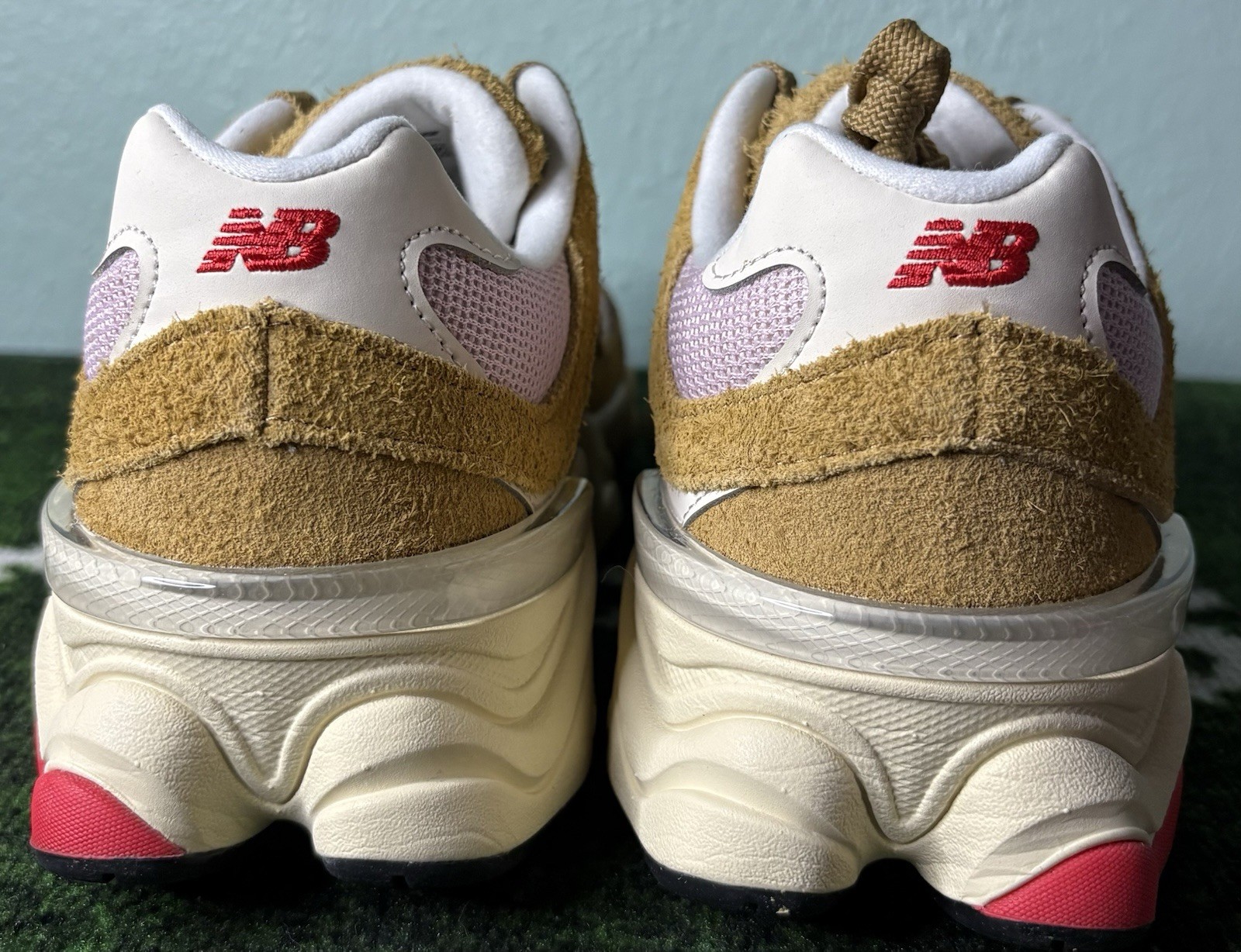 US Youth 7/Men’s 7/W 8.5 – New Balance 9060 Big Kid “Great Plains True Red”