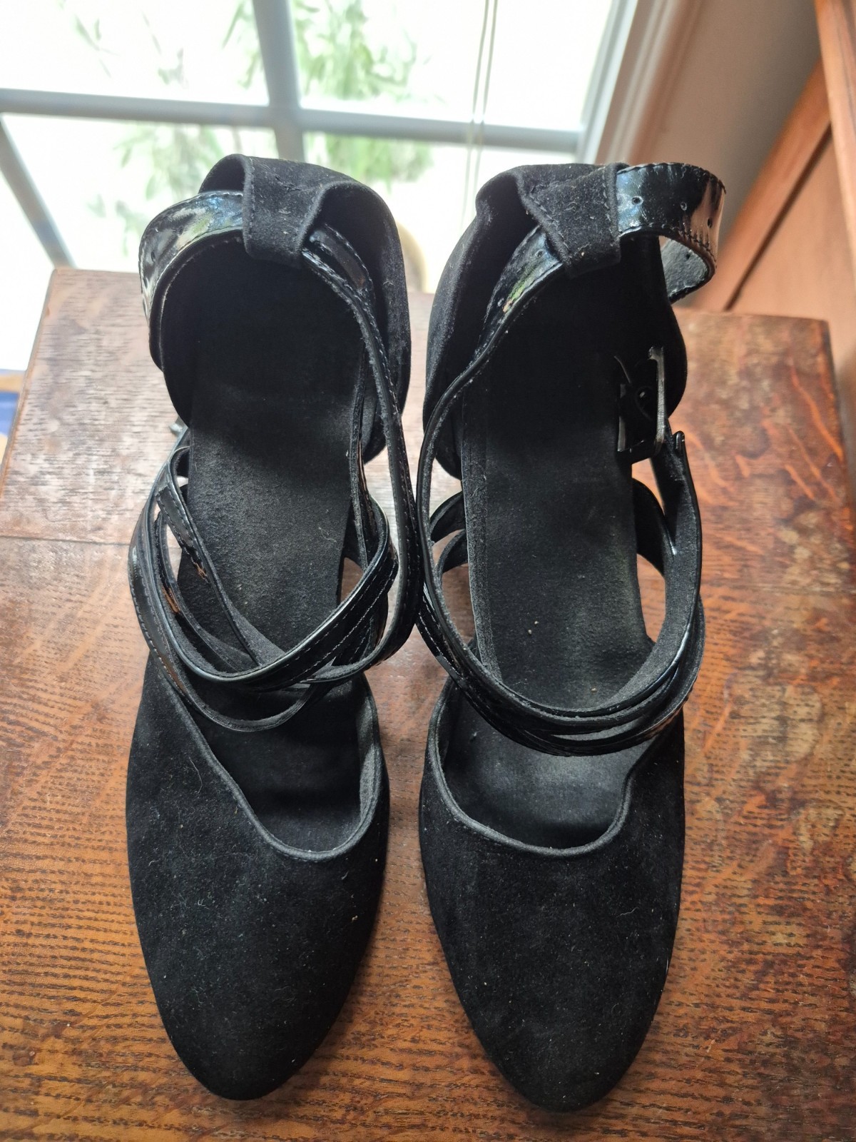 Women’s Ballroom Dance Shoe size 6, Black Suede & Patent Straps – Closed Toe