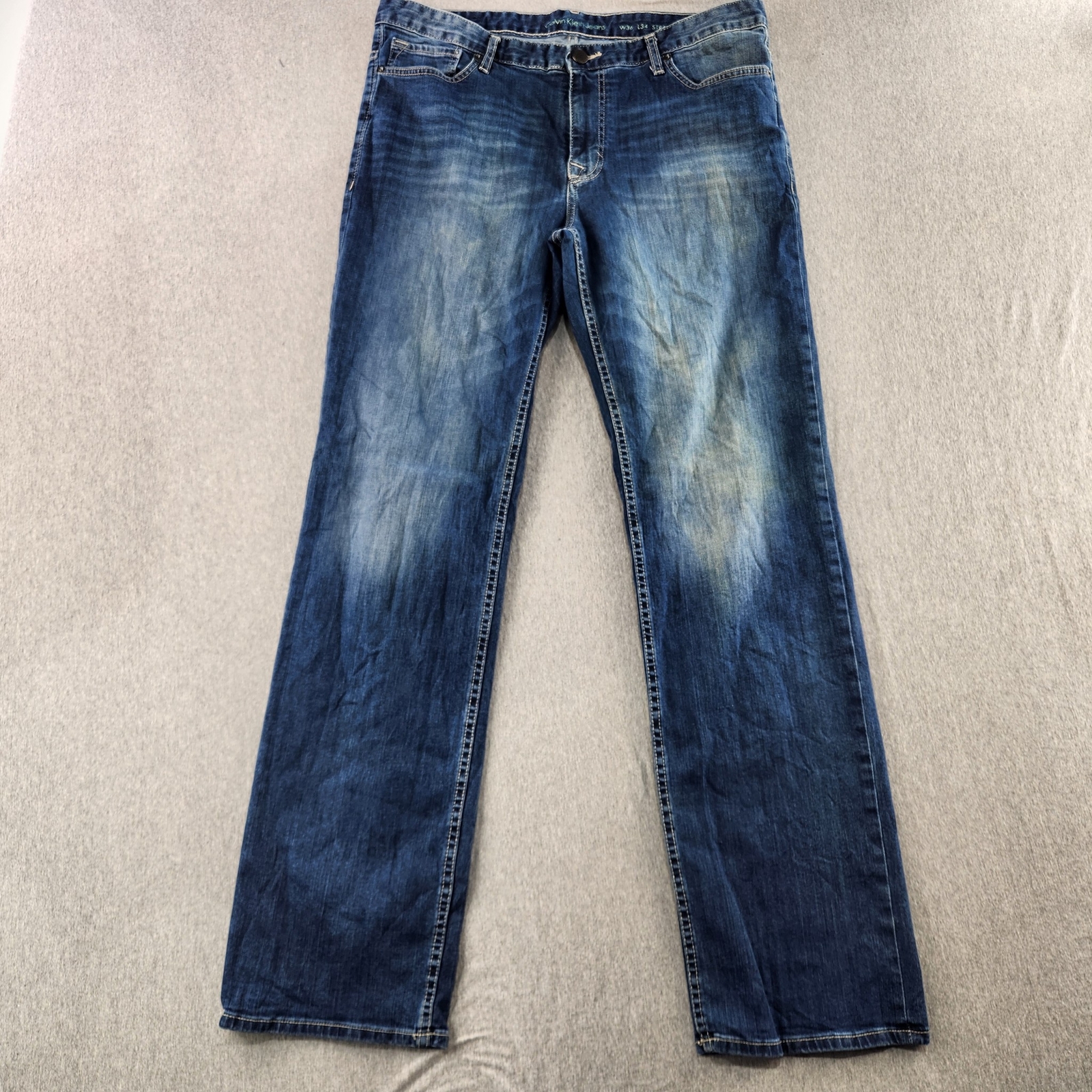 Calvin Klein Men’s Size 36X34 Blue Wash Straight Fit Comfort Weave Bootcut