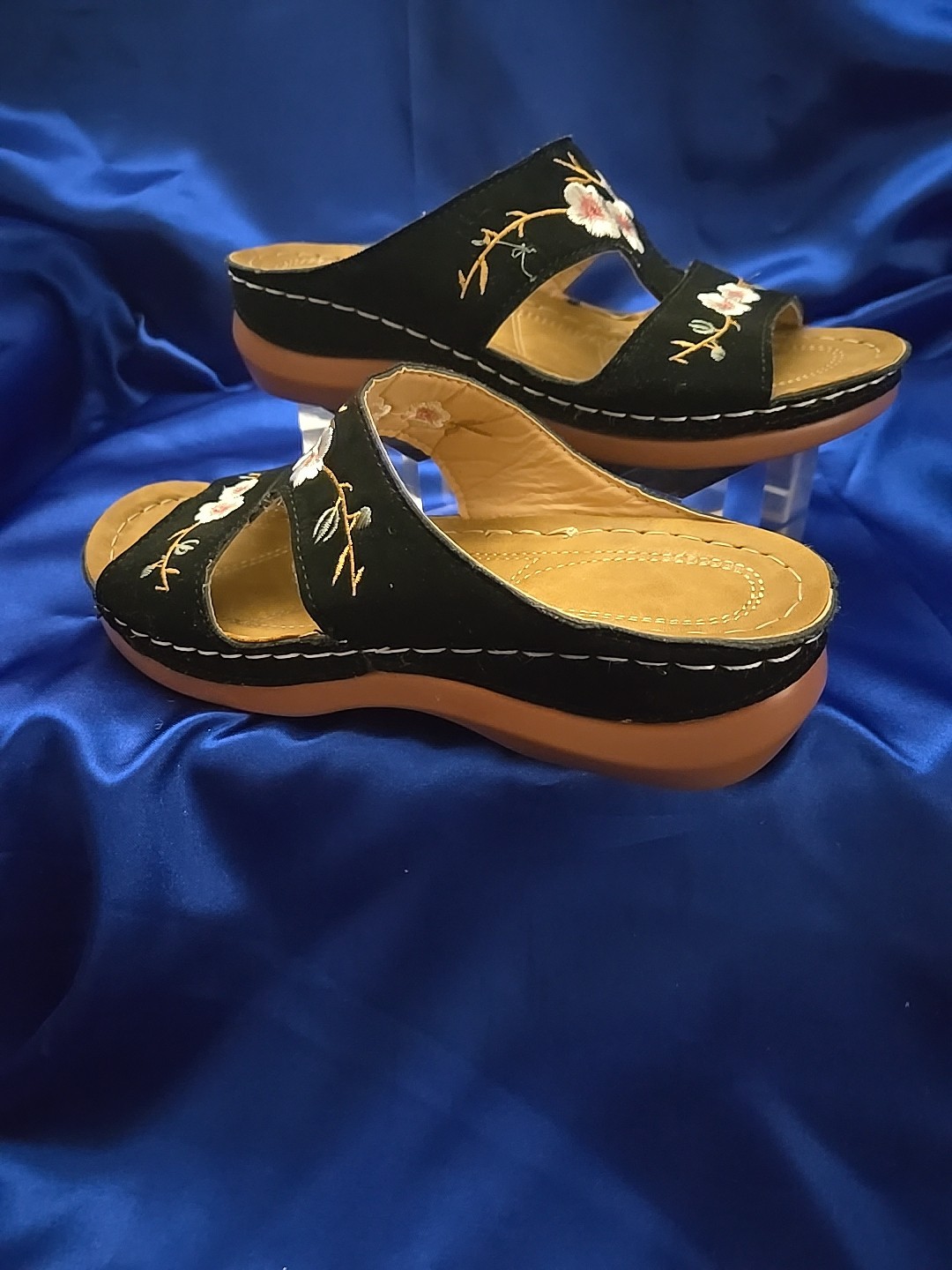 Fujian Friday Women’s Embroidered Sandals Black W/flowers Size 7 Great Condition
