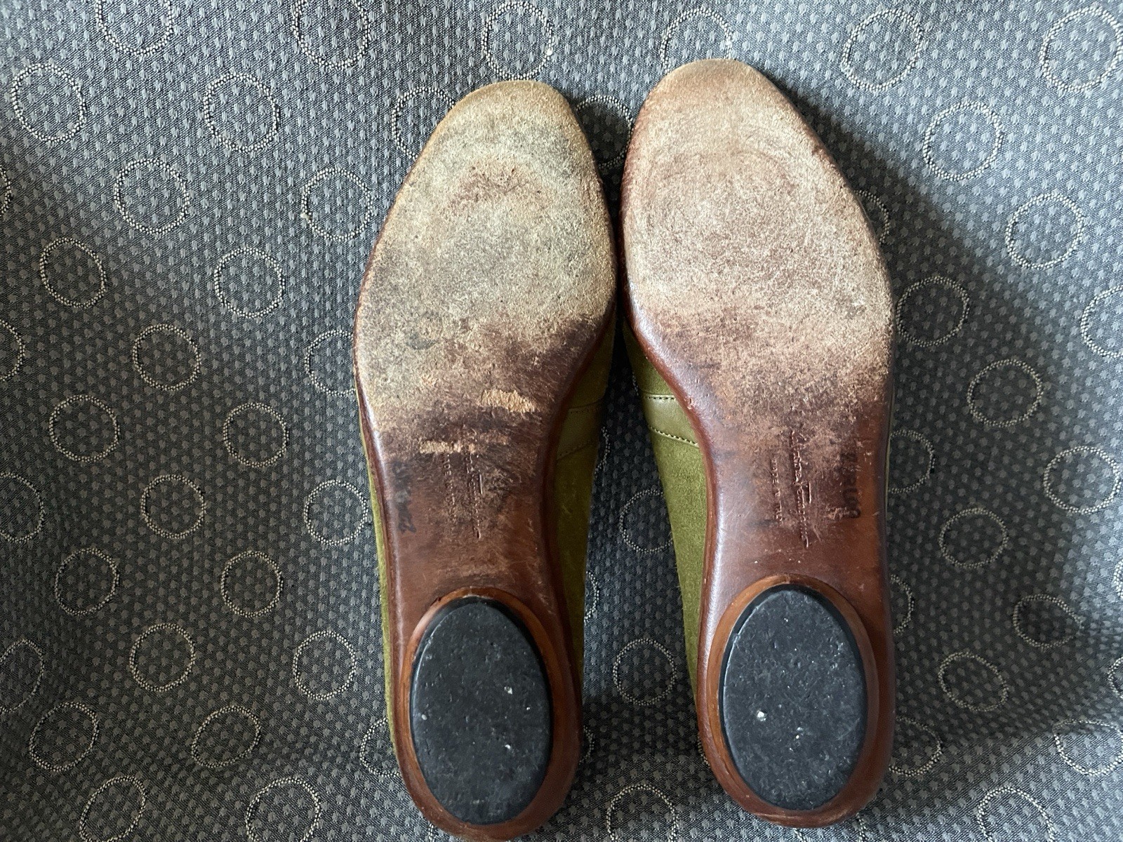 SALVATORE FERRAGAMO OLIVE GREEN SUEDE AUDREY MARY JANE FLATS WITH STRAP 6,5C