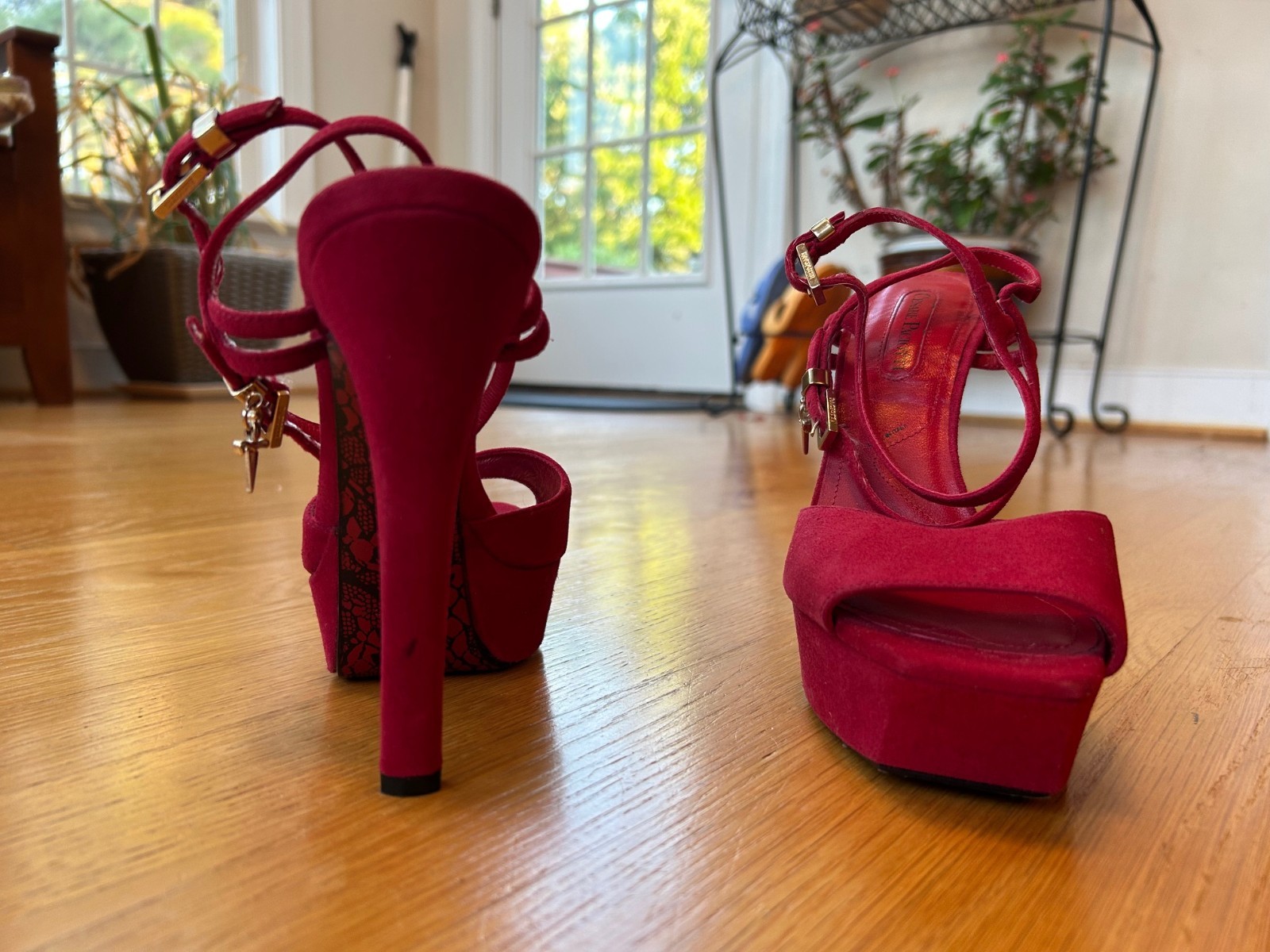 CESARE PACIOTTI Red Suede Platform Sandals Gold-Tone Charm SZ 5 IT 35 Good Cond.