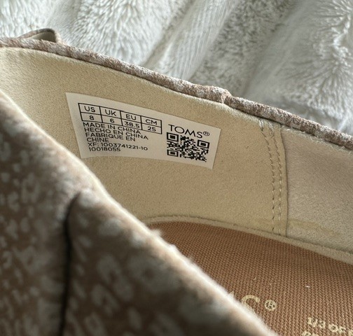 TOMS Beige Cream Printed Flats Women’s Size 8 Casual Slip On Shoes