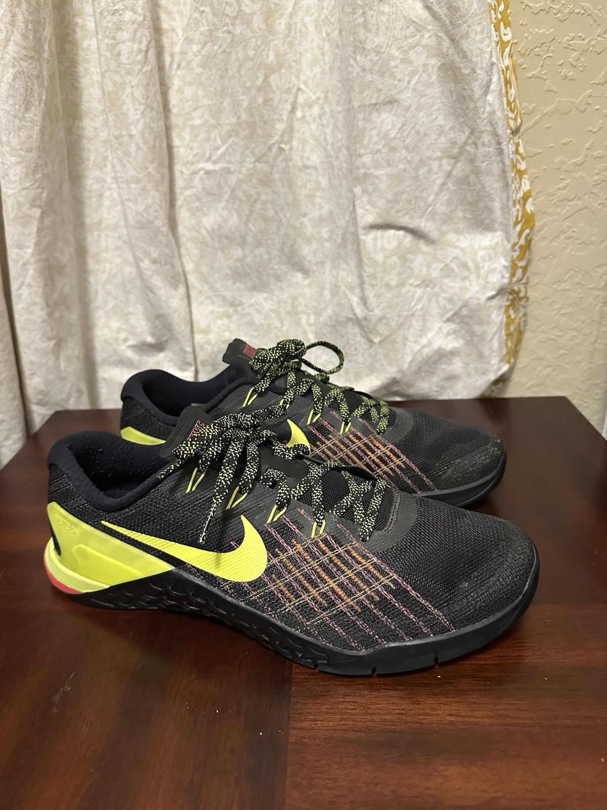 Nike Metcon 2 Black Volt Hyper Crimson Black Neon Green Shoes Sz 11 Men’s 852928