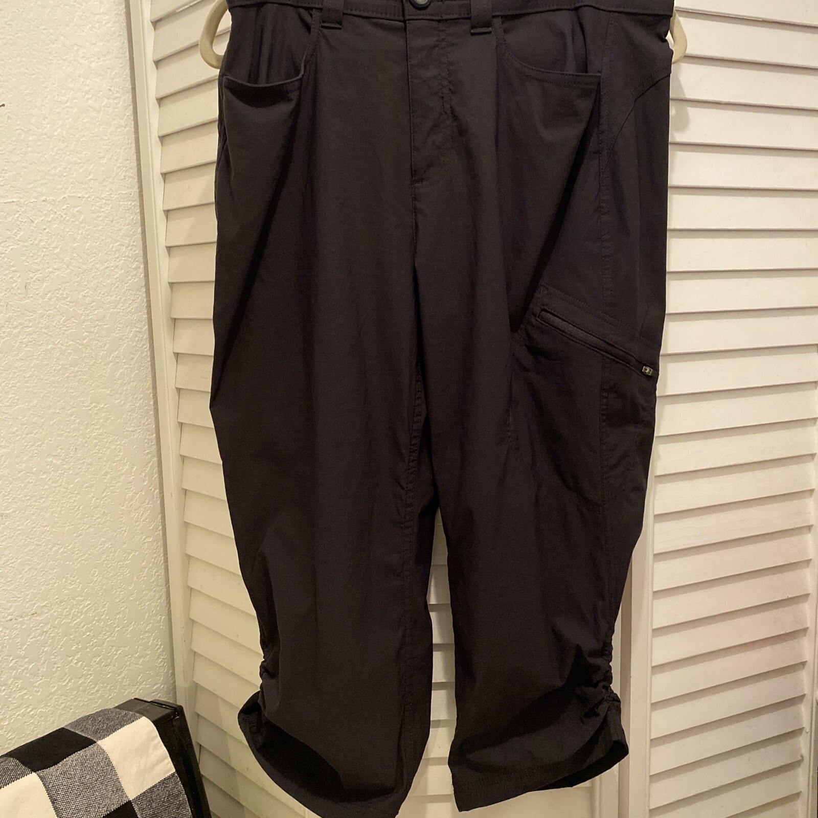 EDDIE BAUER Women’s “Rainier Capri Activewear Pants” Black Nylon Size 12 EUC
