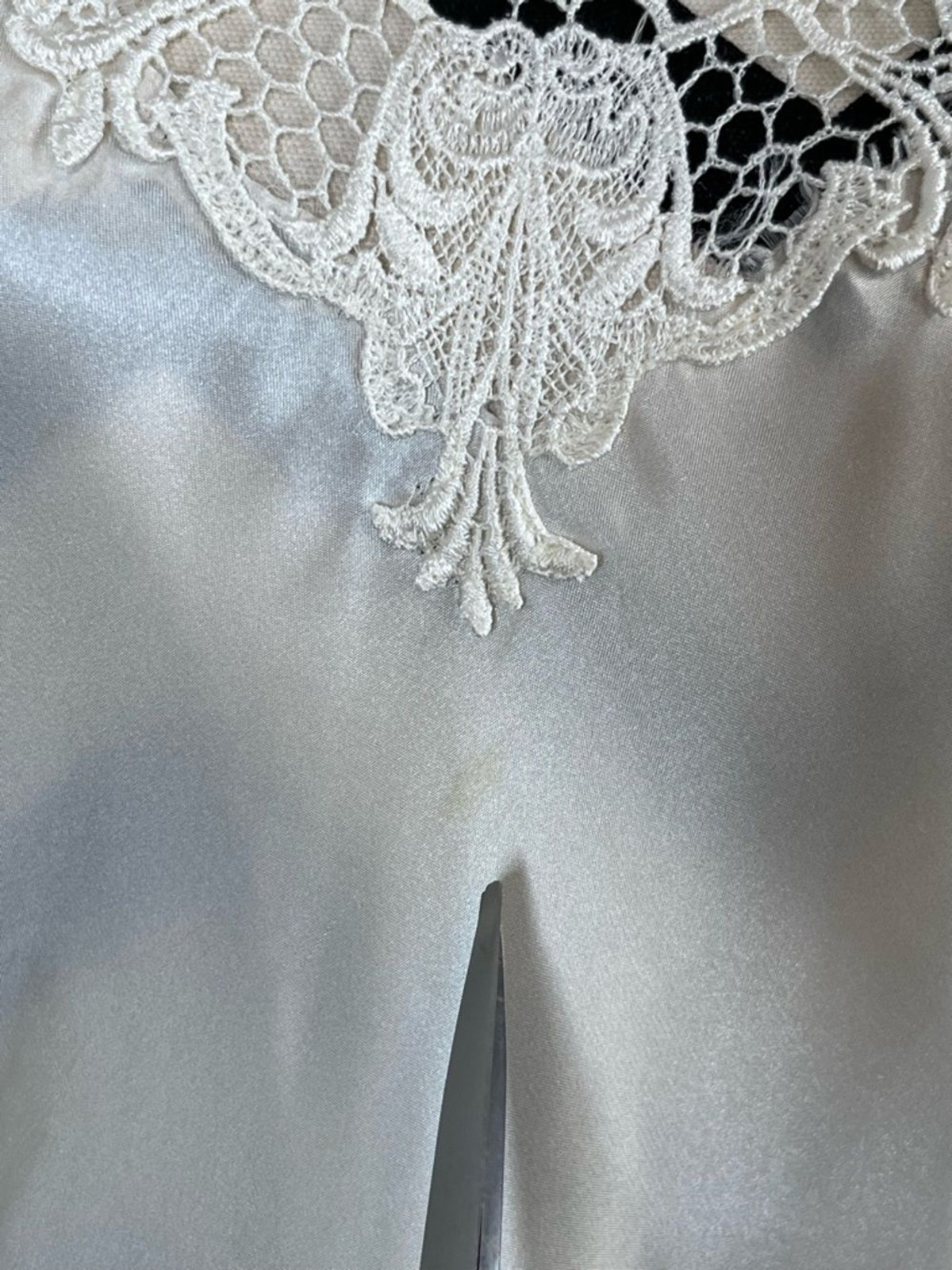Vintage Sz XL Coquette Y2K Lace Neck Sleeveless Stain Camisole Top