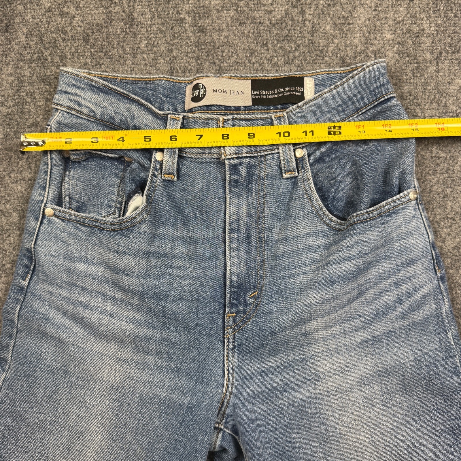 Levi’s SilverTab Mom Jeans Light Blue Denim Size W27