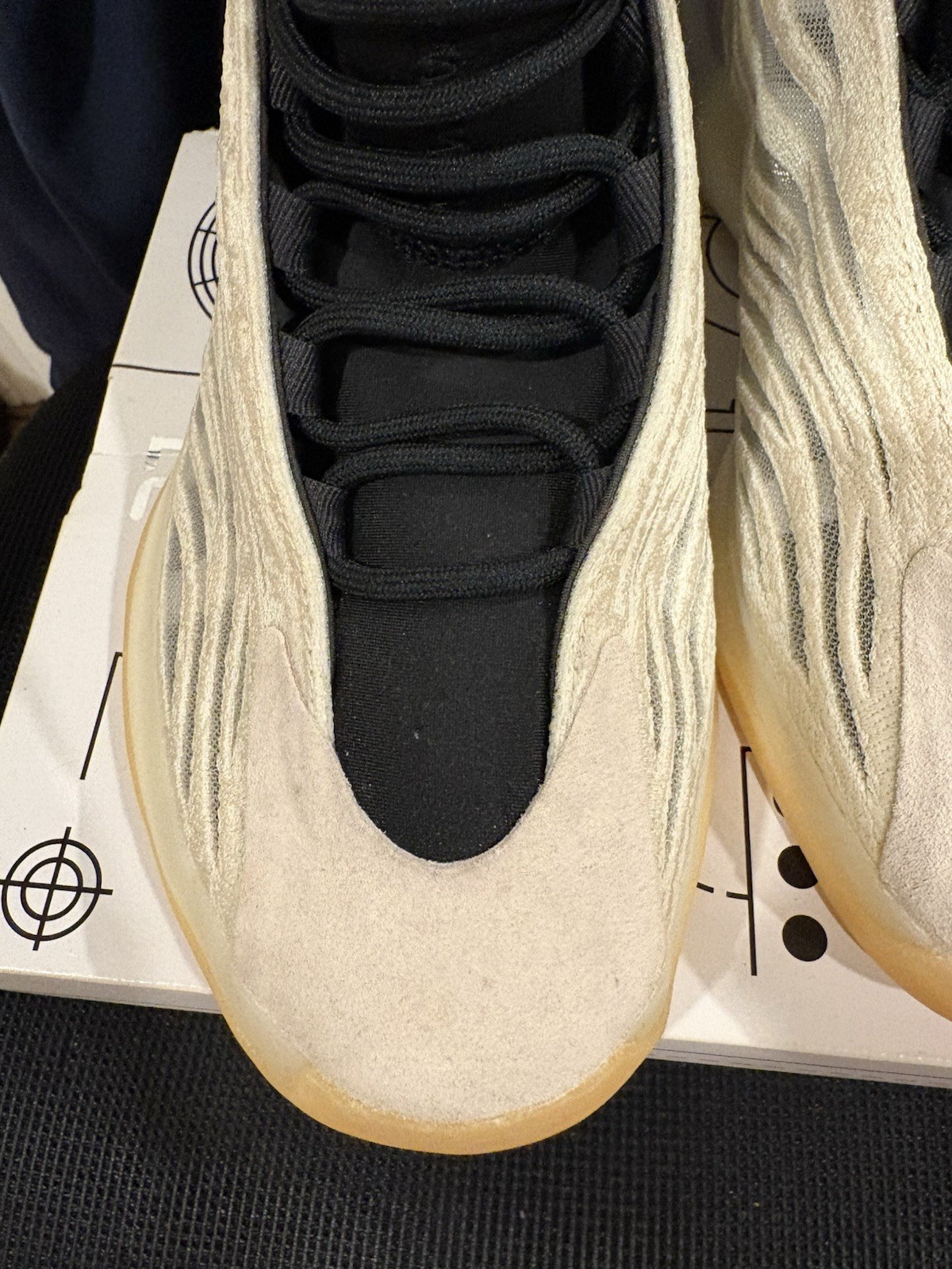 adidas Yeezy QNTM Mist Slate Size 10