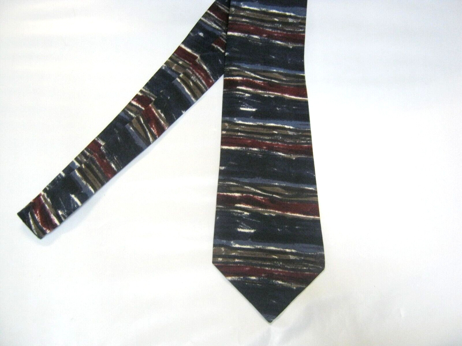 Oscar de la Renta blue red white striped tie 57 x 3.75 Necktie 15742