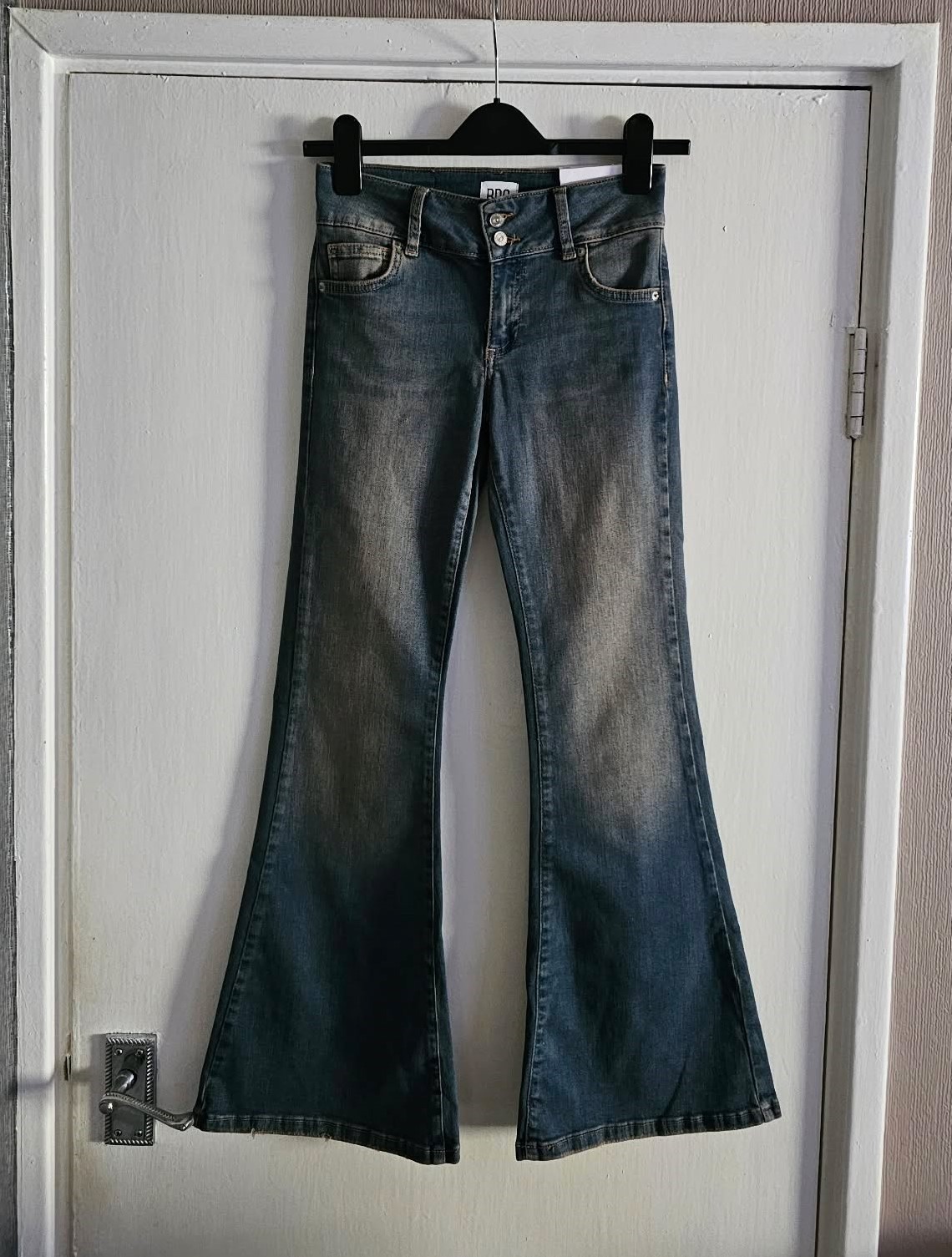 Urban Outfitters BDG Womens Flare Distressed Blue Jeans BNWT W-24/26 – L-30