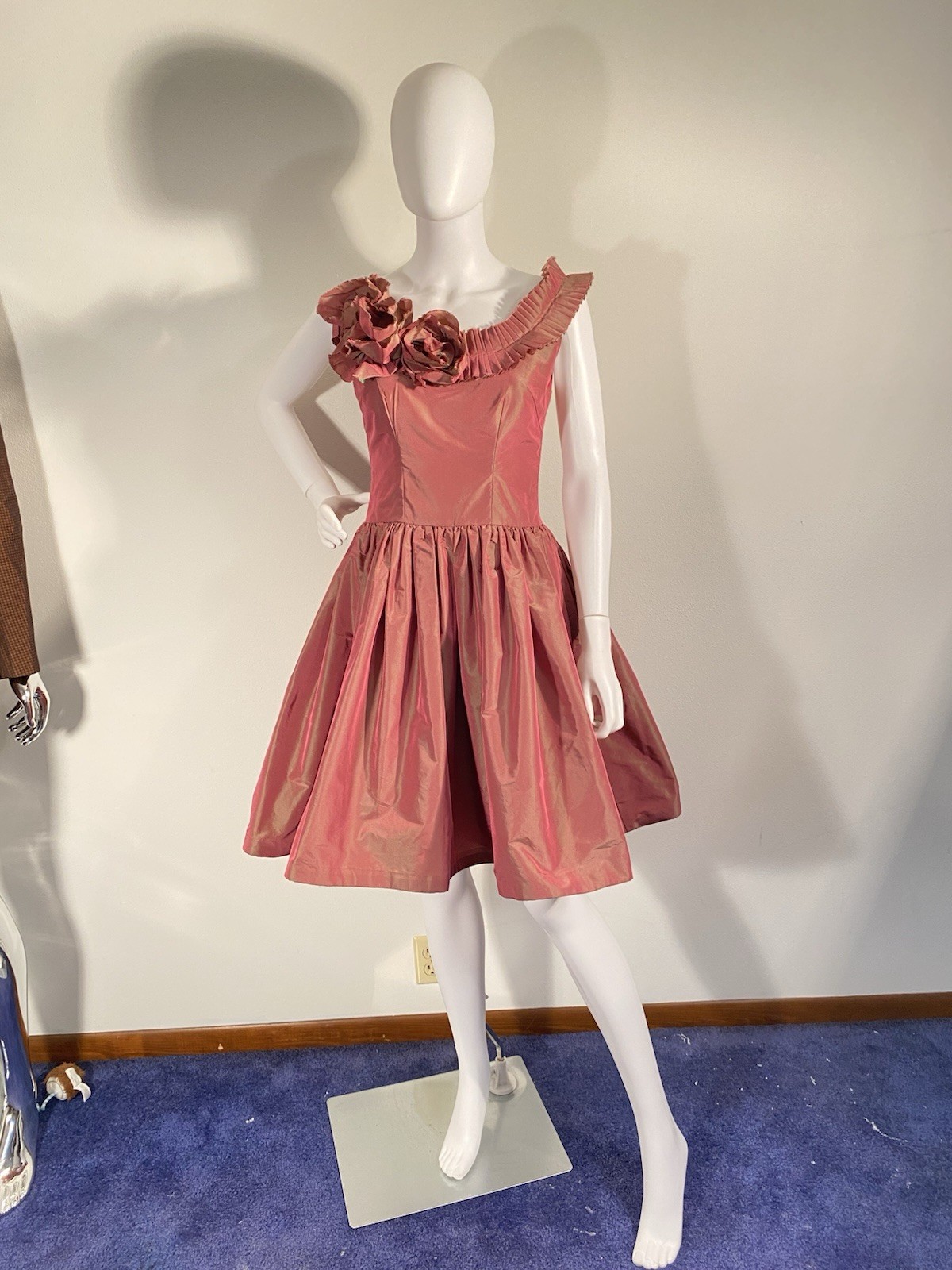 A Retro 50’s Style Pink Sharkskin Taffeta Party Dress By Shantel Regier Sz 6
