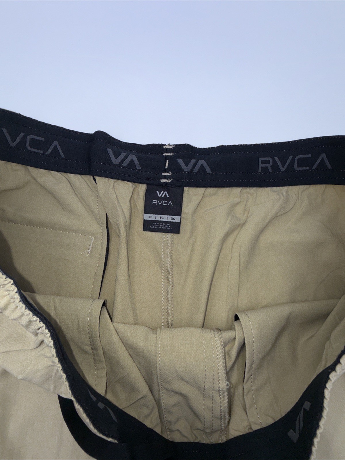 $60 RVCA Men’s Yogger Stretch 17 Shorts 8″ – Khaki Beige – XLarge -New Tag