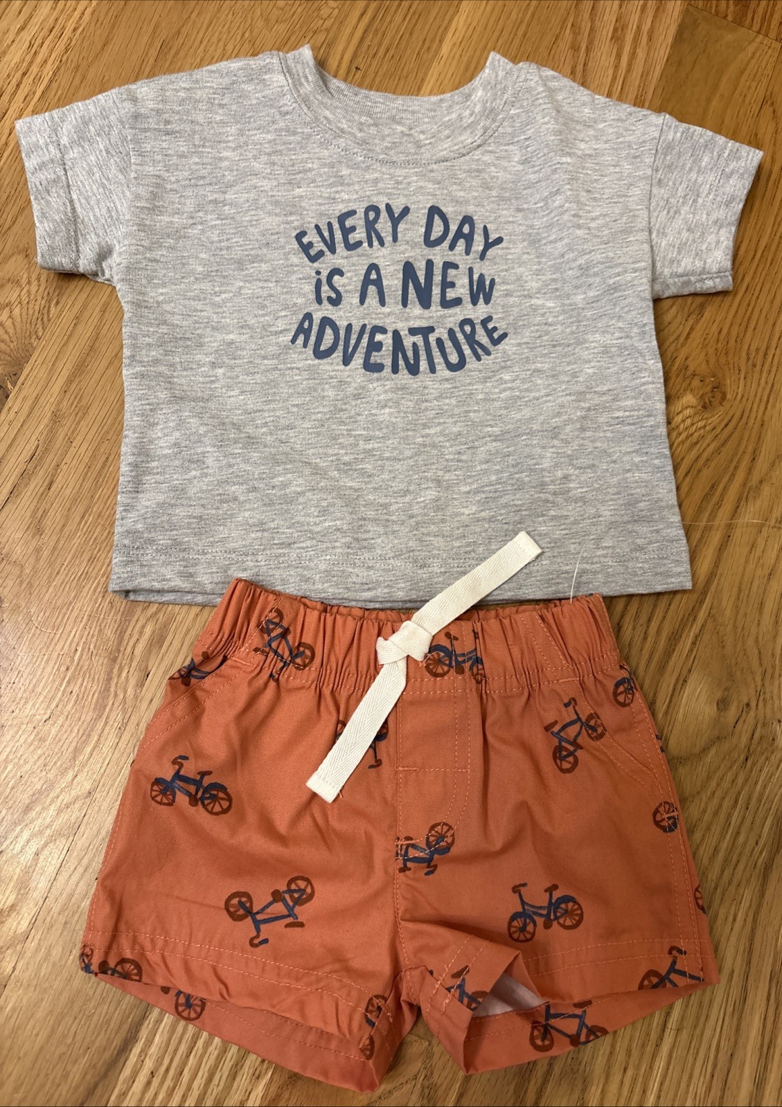 New Carter’s Baby 2-piece Adventure Bike tee & short set size 3M