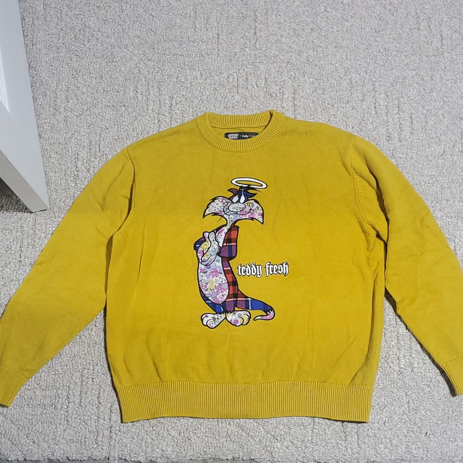 Teddy Fresh Looney Tunes x Sylvester Halo Graphic Crewneck Sweatshirt Yellow S