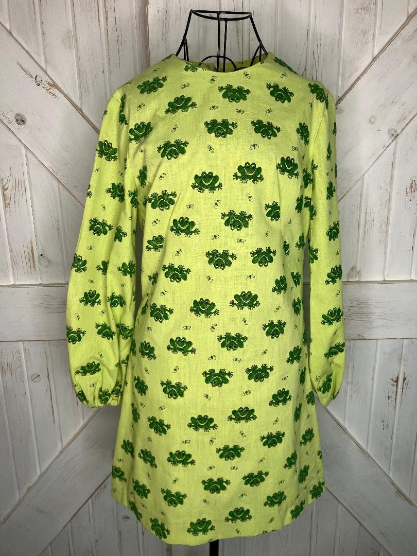 60’s Vintage Handmade Green Frog Novelty Print Gogo Go Go Twiggy Mini Dress