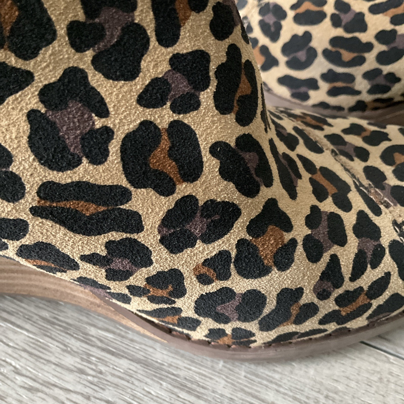 Toms Sadie Classic Leopard Print Suede Womens Sz 9 Zip Wedge Booties Ankle Boots