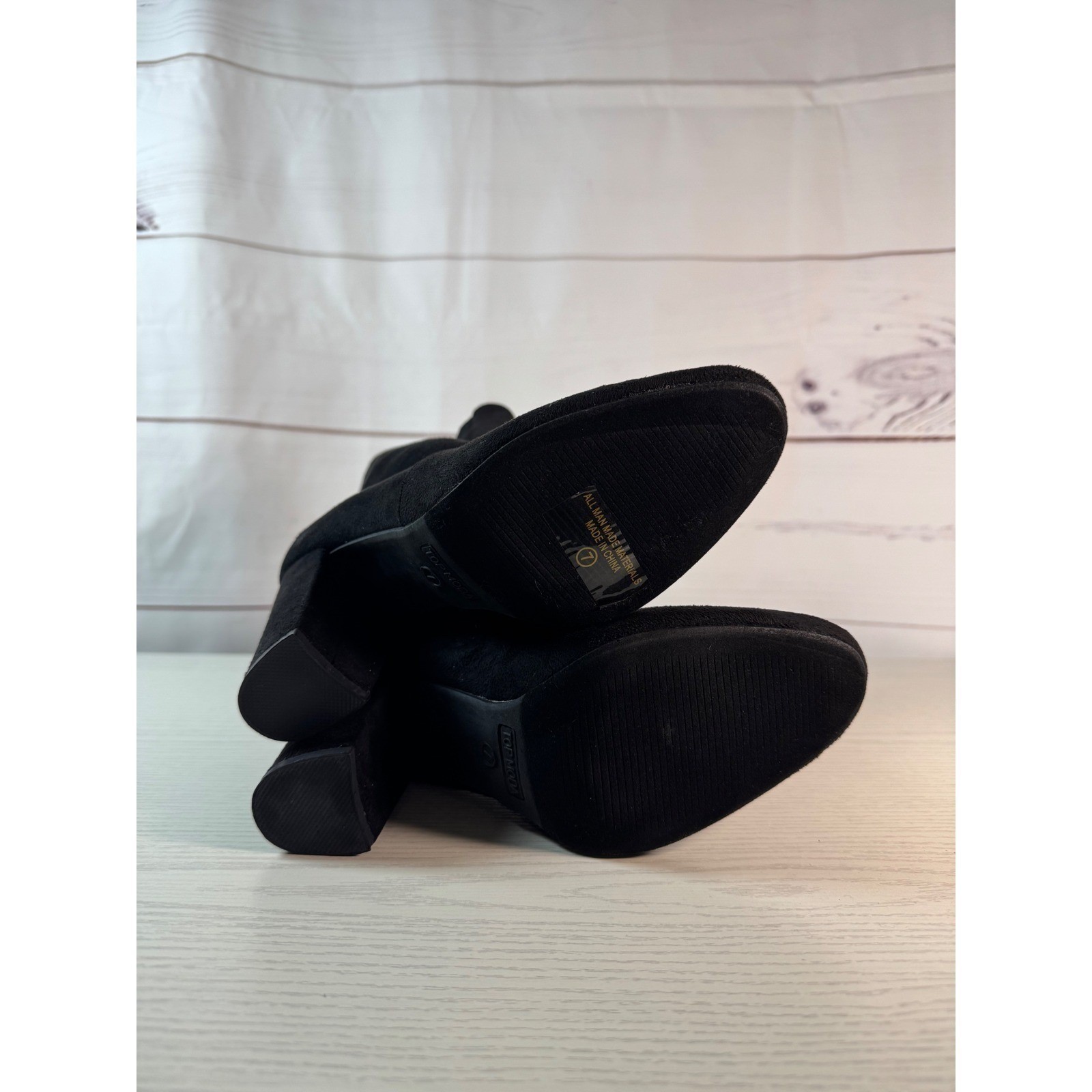 NEW Black Faux Suede Ankle Boots with Heel / Size 7 / Sku152