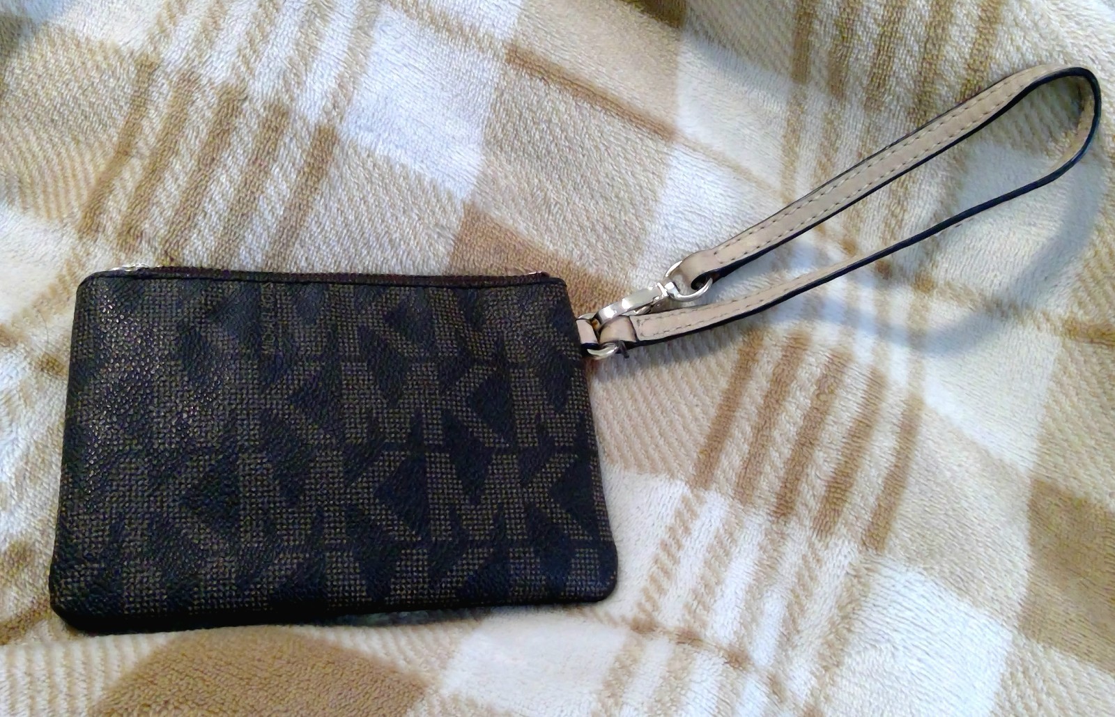 Michael Kors Logo Zip Wristlet Wallet Brown Credit Card Slots Inner Pockets