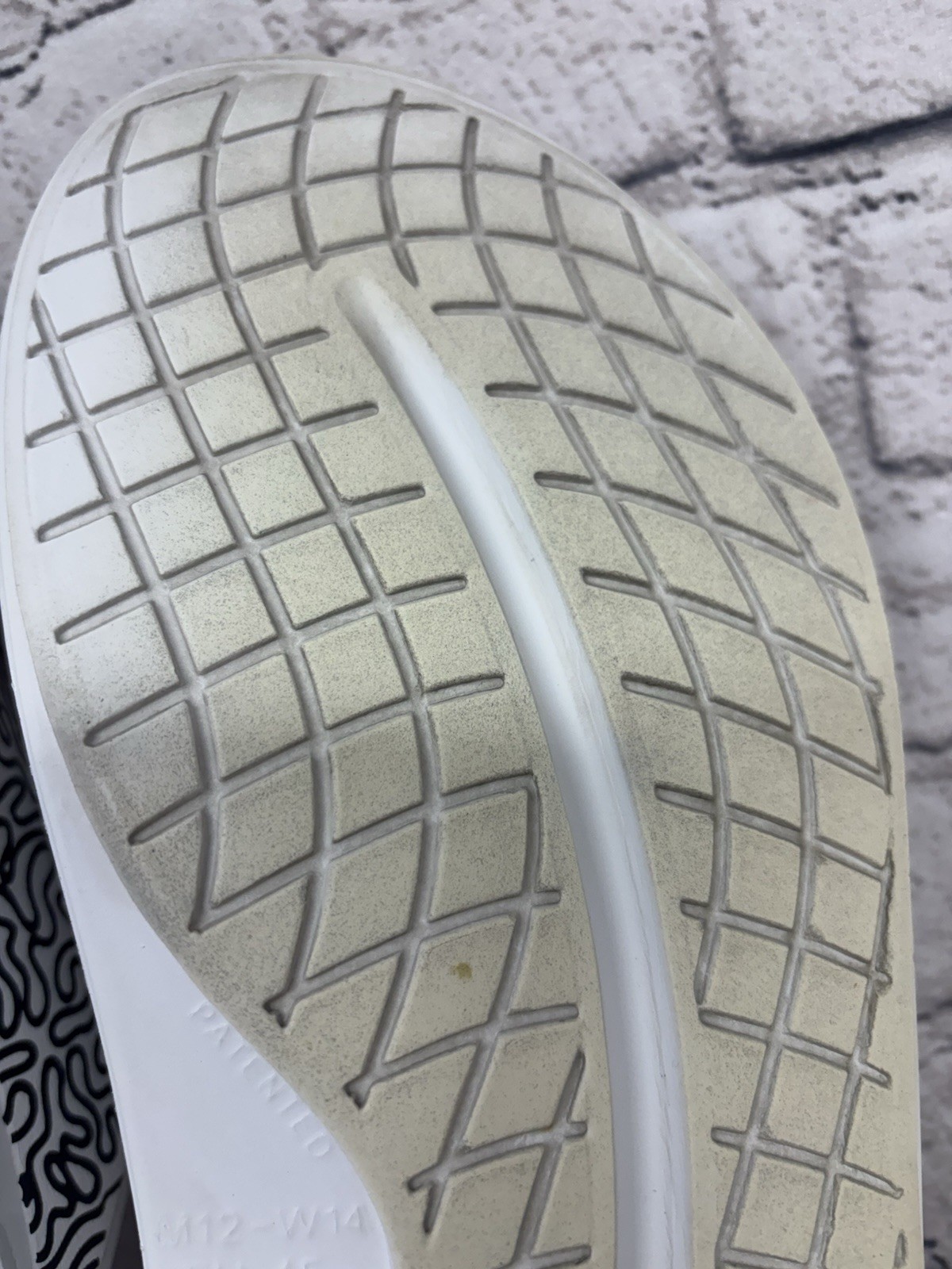 OOFOS OOahh Sport Flex Sandal Limited White Labyrinth Unisex Men’s 12 Women’s 14
