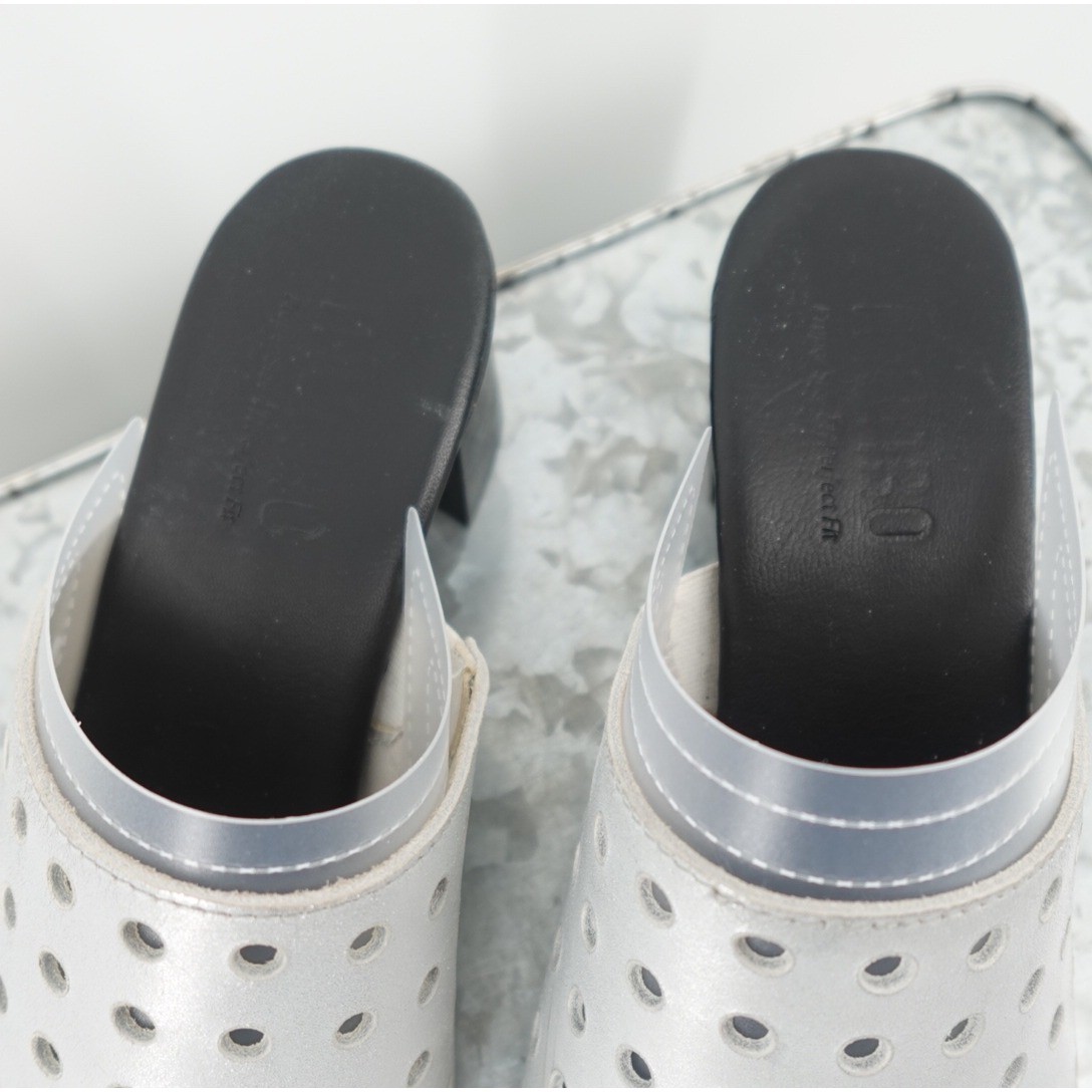 Munro American Silver Perforated Leather Slide Sandals Block Heel Mules 8M