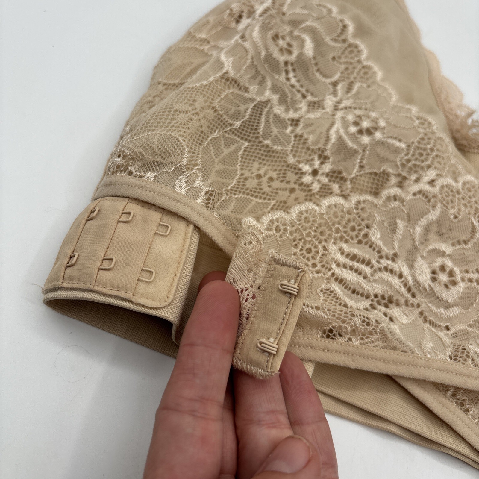 As Seen On Tv Caramia Cara Mia Bra Nude Beige Lace LARGE EUC!