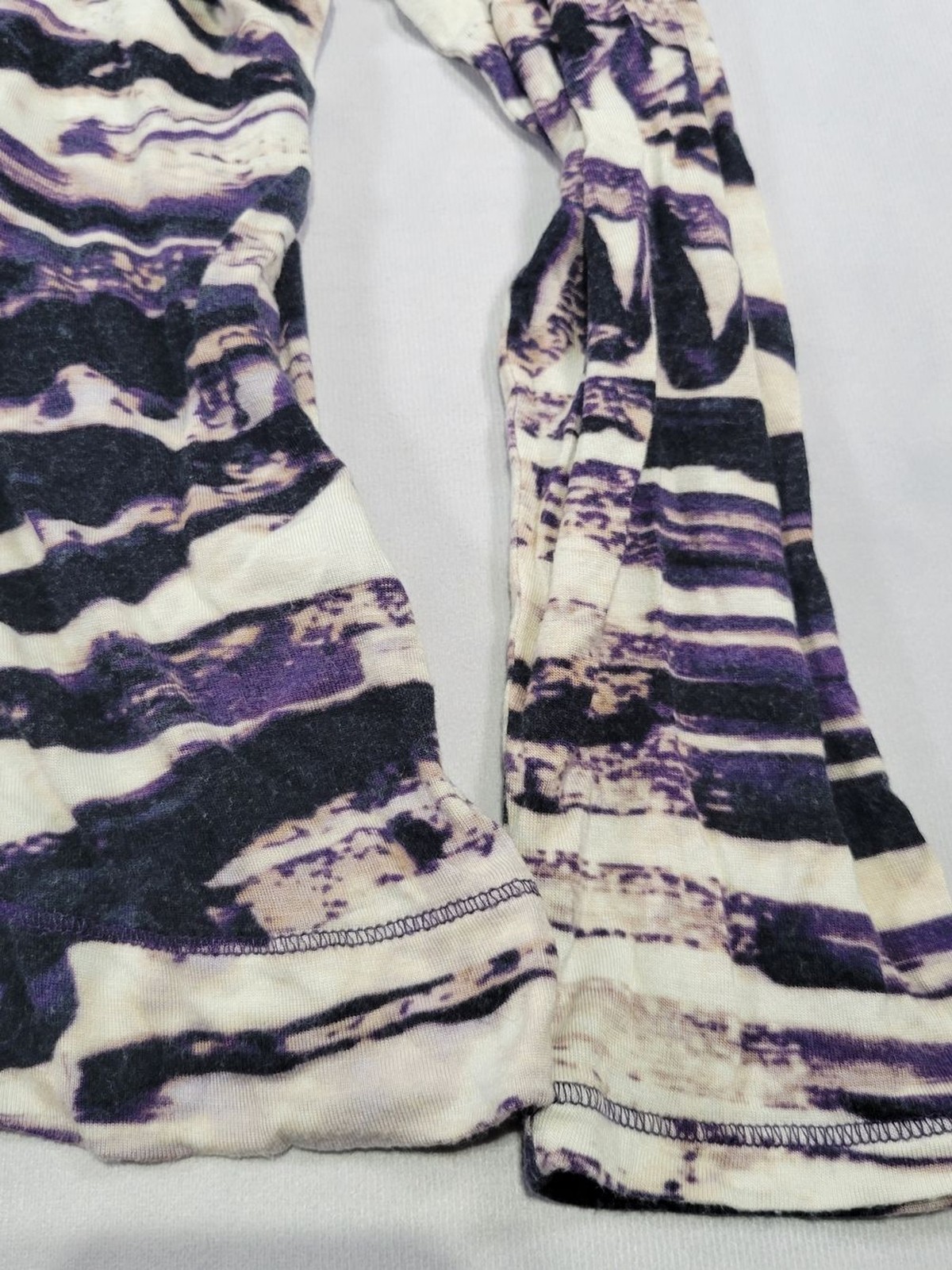 Simply Vera Vera Wang Long Sleeve Abstract Print Top in Black, Cream & Purple