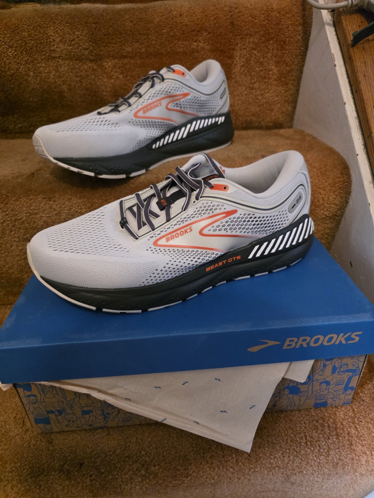NIB Brooks Beast GTS 23 Men’s Size 9.5 4E Extra Wide Grey Scarlet Ebony