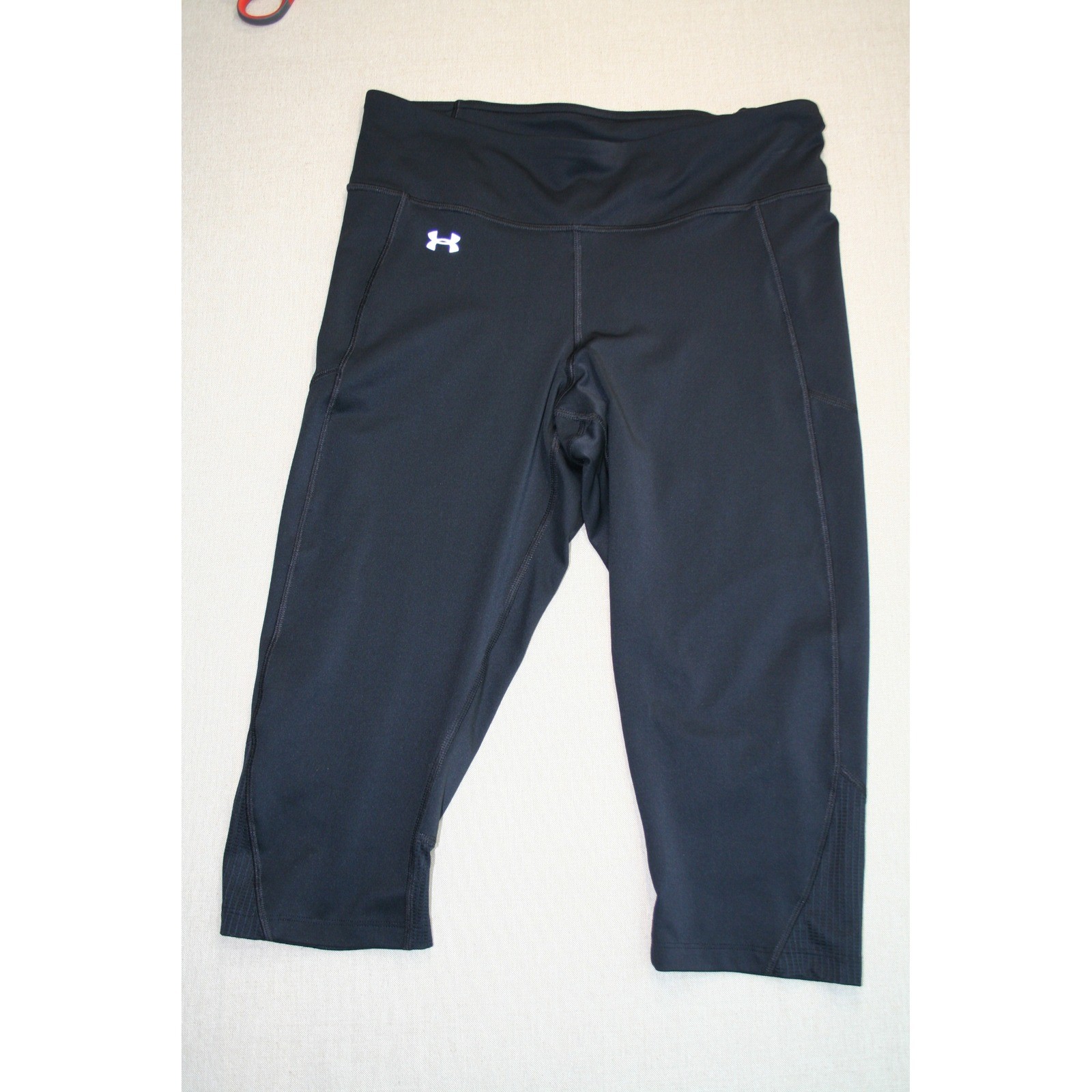 Under Armour HeatGear Black Compression Capri Leggings Womens Large 1271531