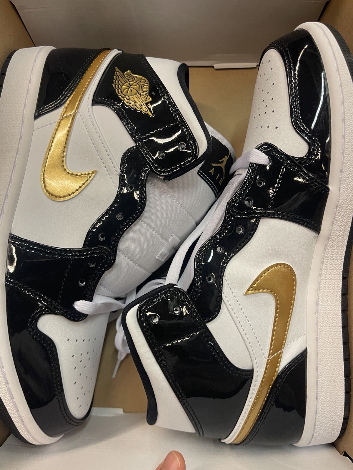 Air Jordan 1 Mid Se Size 9.5 Black And Gold New