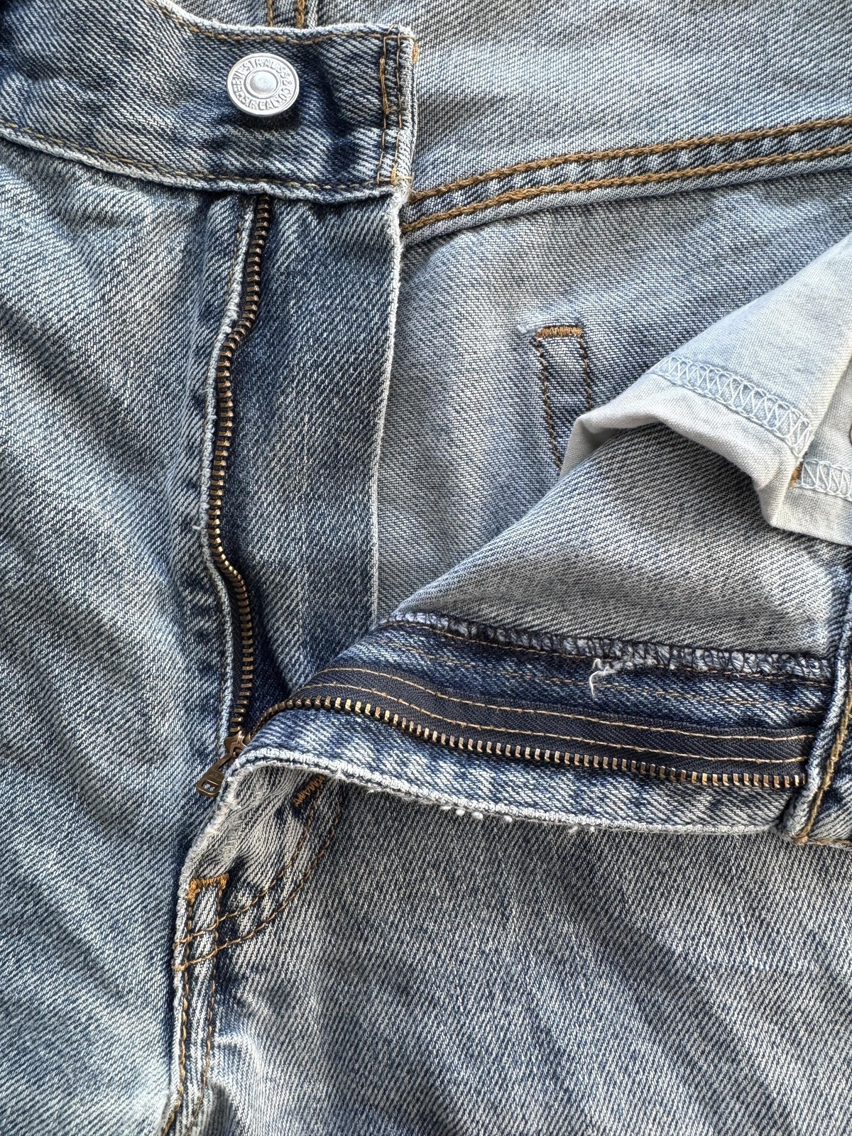 Levi’s 550 Mens Jeans W32xL28 Blue Light Wash Relaxed Tapered Fit Retro