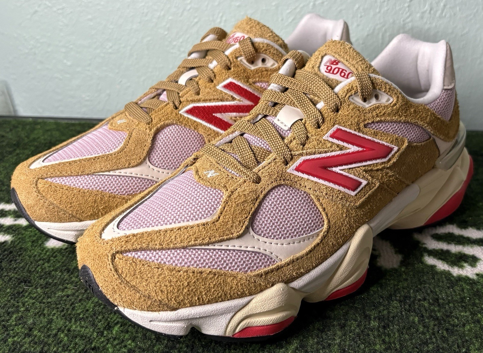 US Youth 7/Men’s 7/W 8.5 – New Balance 9060 Big Kid “Great Plains True Red”