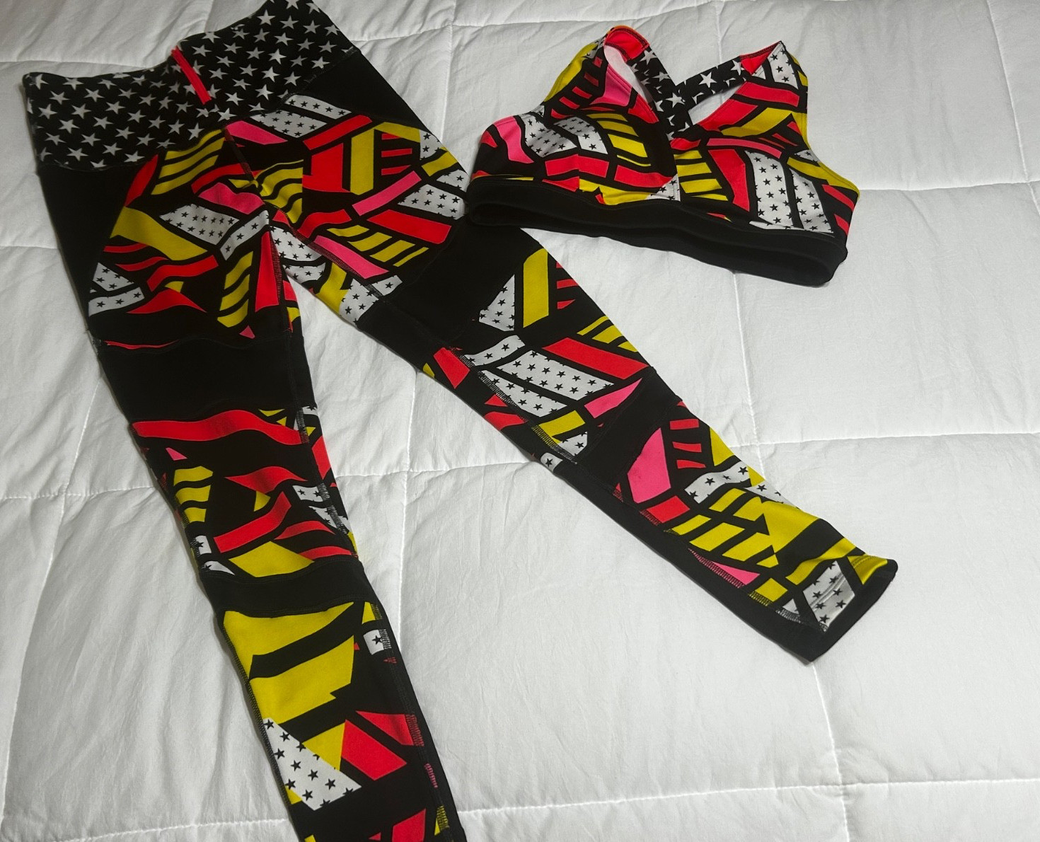 ZUMBA 2 Pc. Set! High Waisted Leggings + Sports Bra. Multi-color. zipper waist