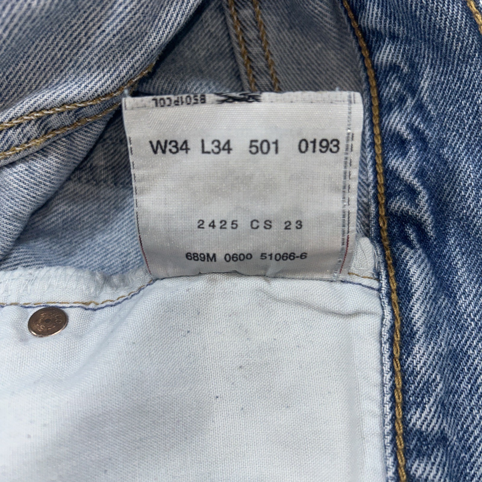 Vintage 2000 Levi’s 501 Men’s Jeans 34×34 Button Fly Denim Y2K