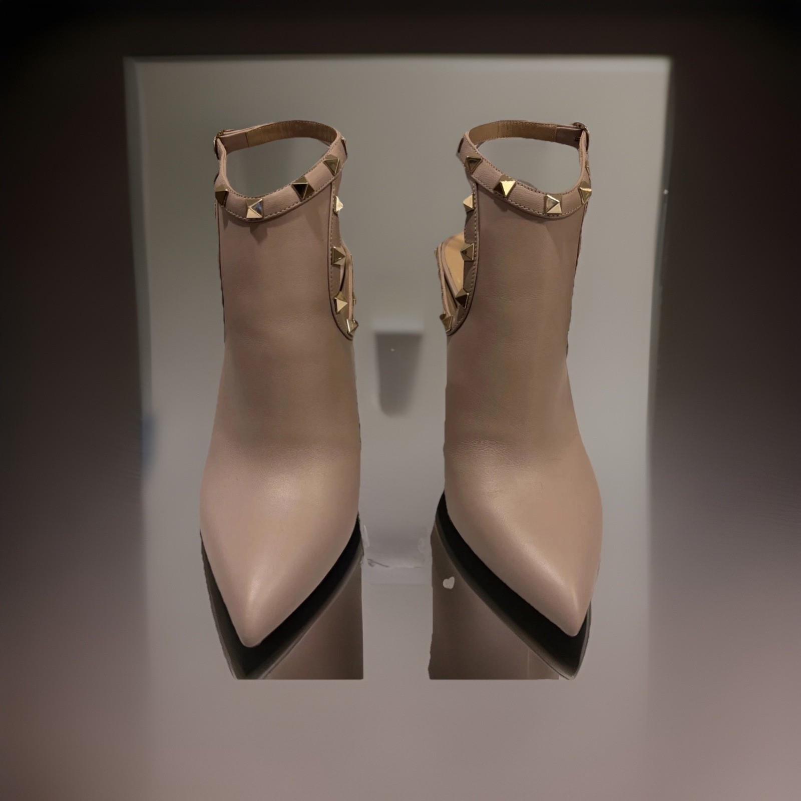 New Valentino Garavani Nude Rock Stud Heel Boot Pump 38.5 Sold Out $1150 Retail