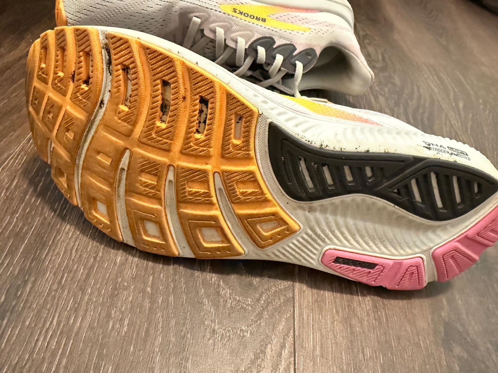 Brooks Ghost 17 – Oyster Apricot Pink – Women’s size 10
