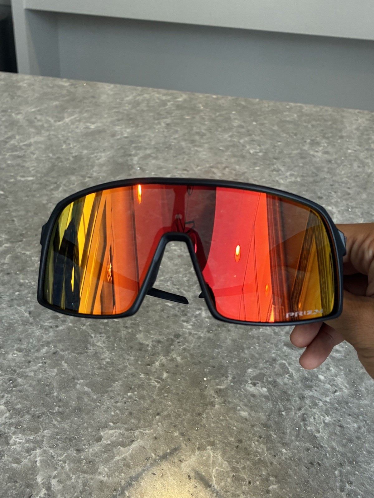 NEW OAKLEY OO9406 Sutro Rectangular Sunglasses Black frame – Orange Prizm lens