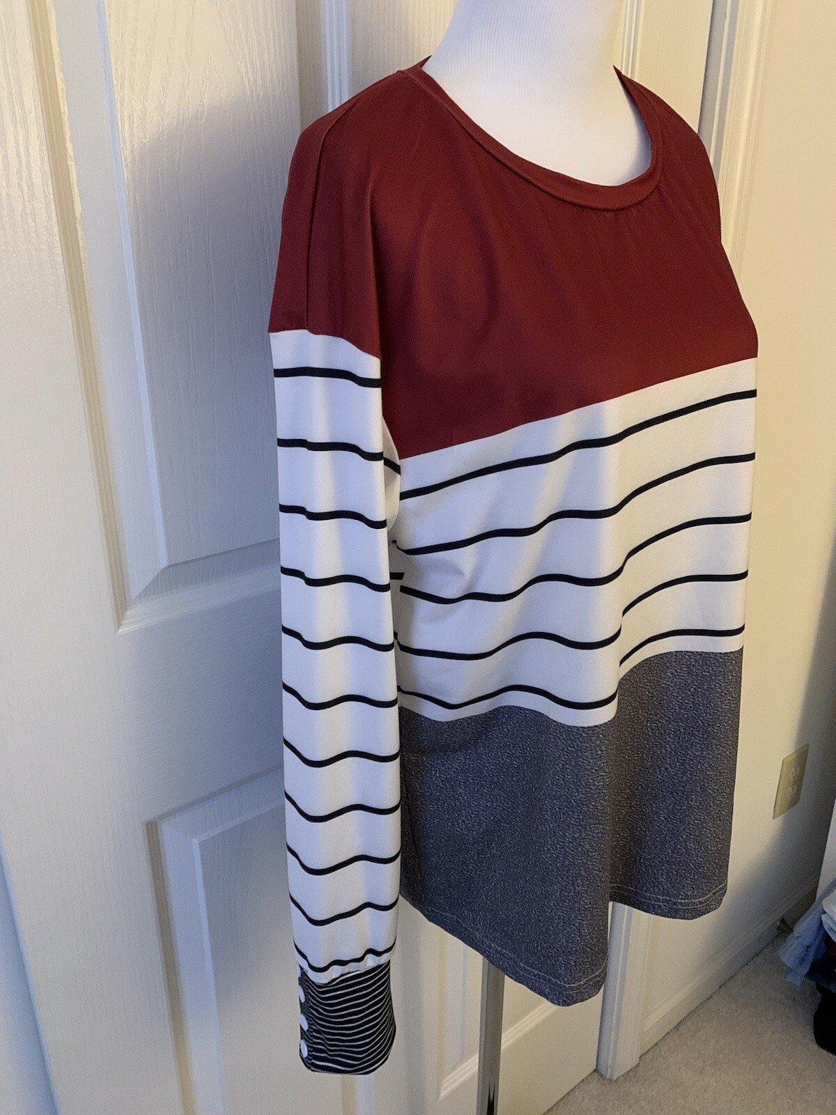 PRETTY STRIPED POLYESTER SPANDEX BLEND LONG SLEEVE TOP – SIZE L