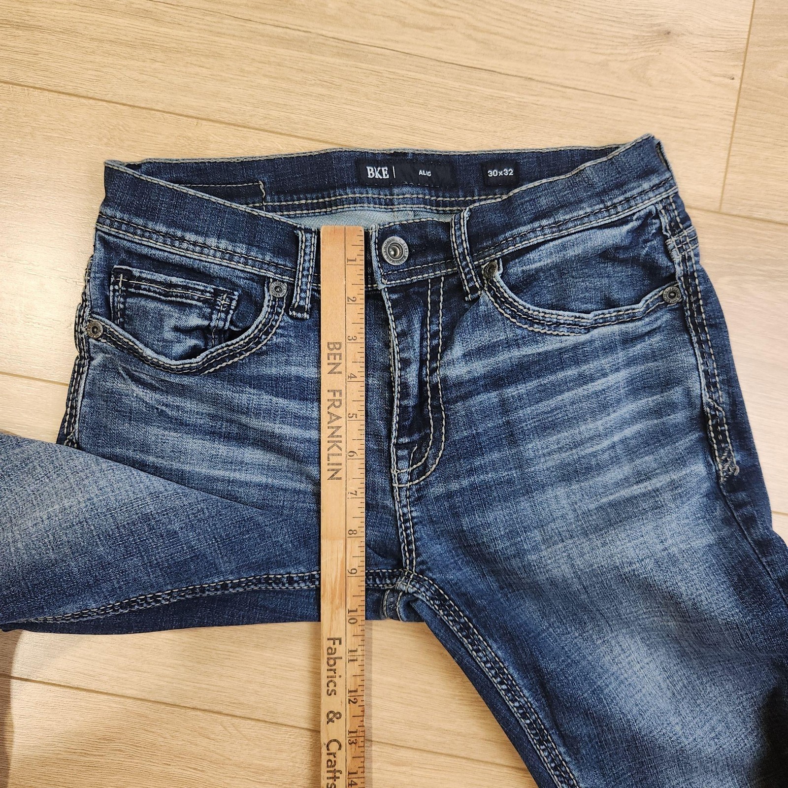 BKE Alec Straight Jeans Mens 30×32 Blue Medium Wash Denim Distressed Stretch