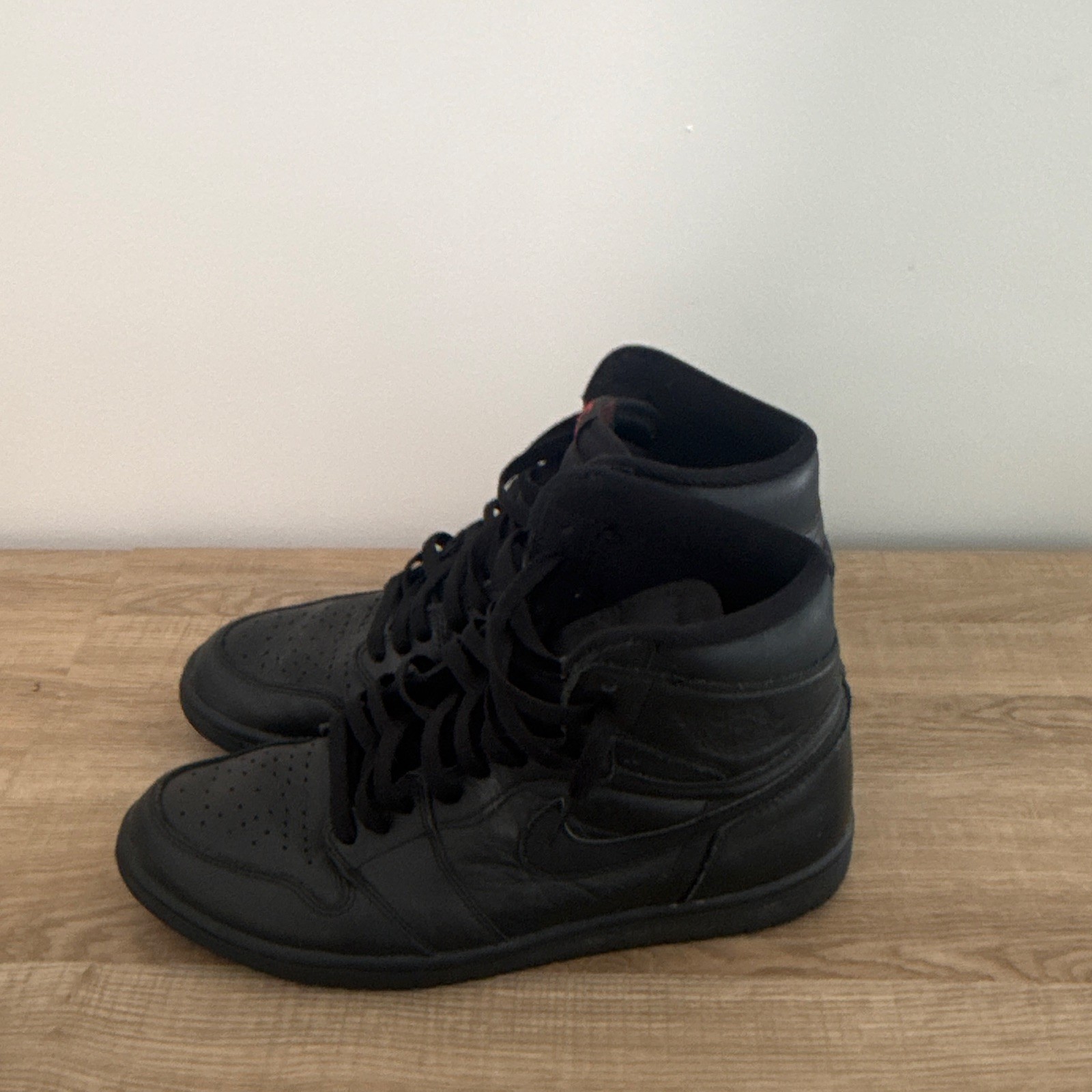 Jordan 1 high Black/Black Lace Up High Top Leather Sneakers 554724-021
