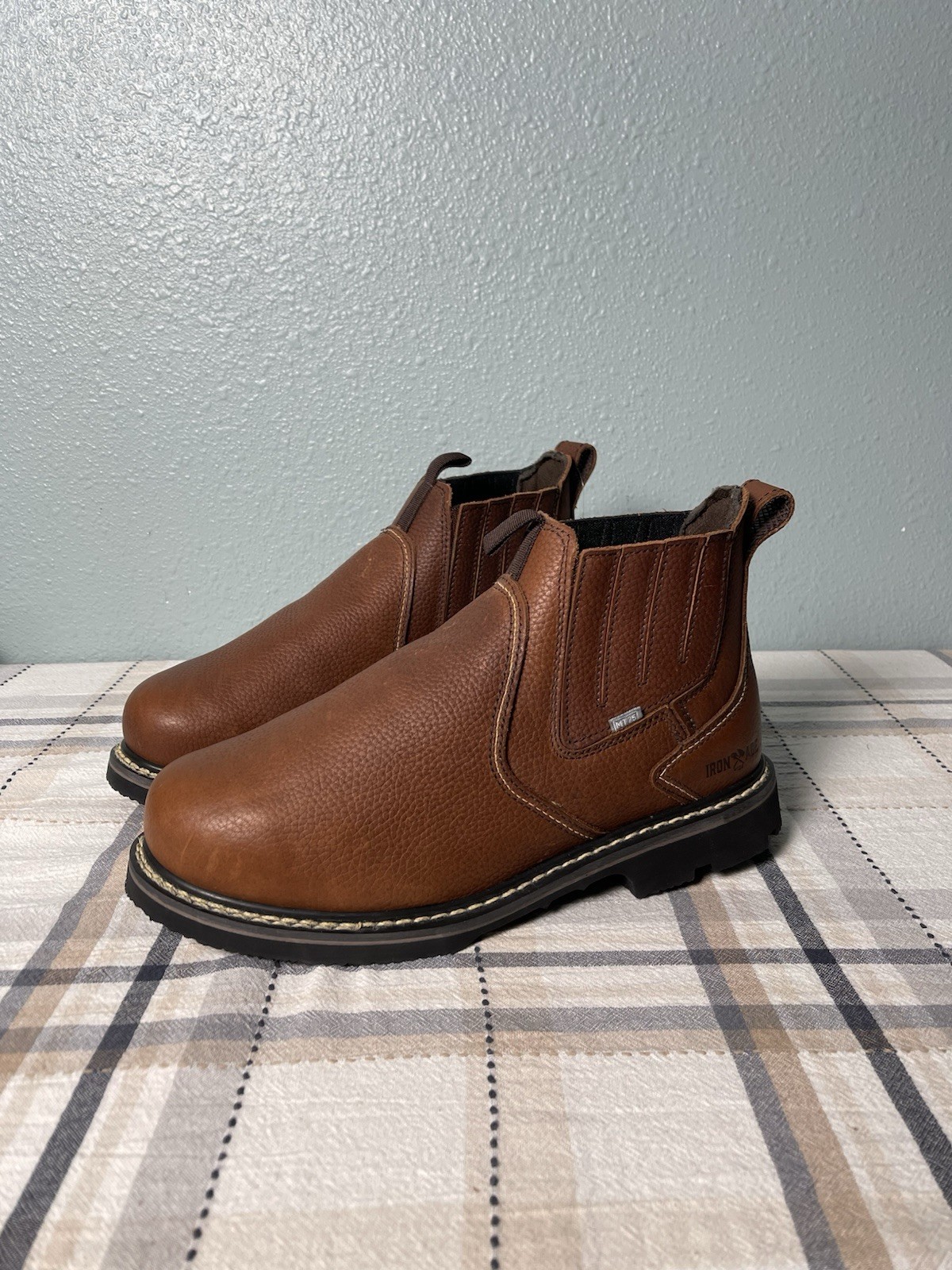 Iron Age Groundbreaker Work Boots Mens 12W Steel Toe Vibram Oil Resistant IA5018