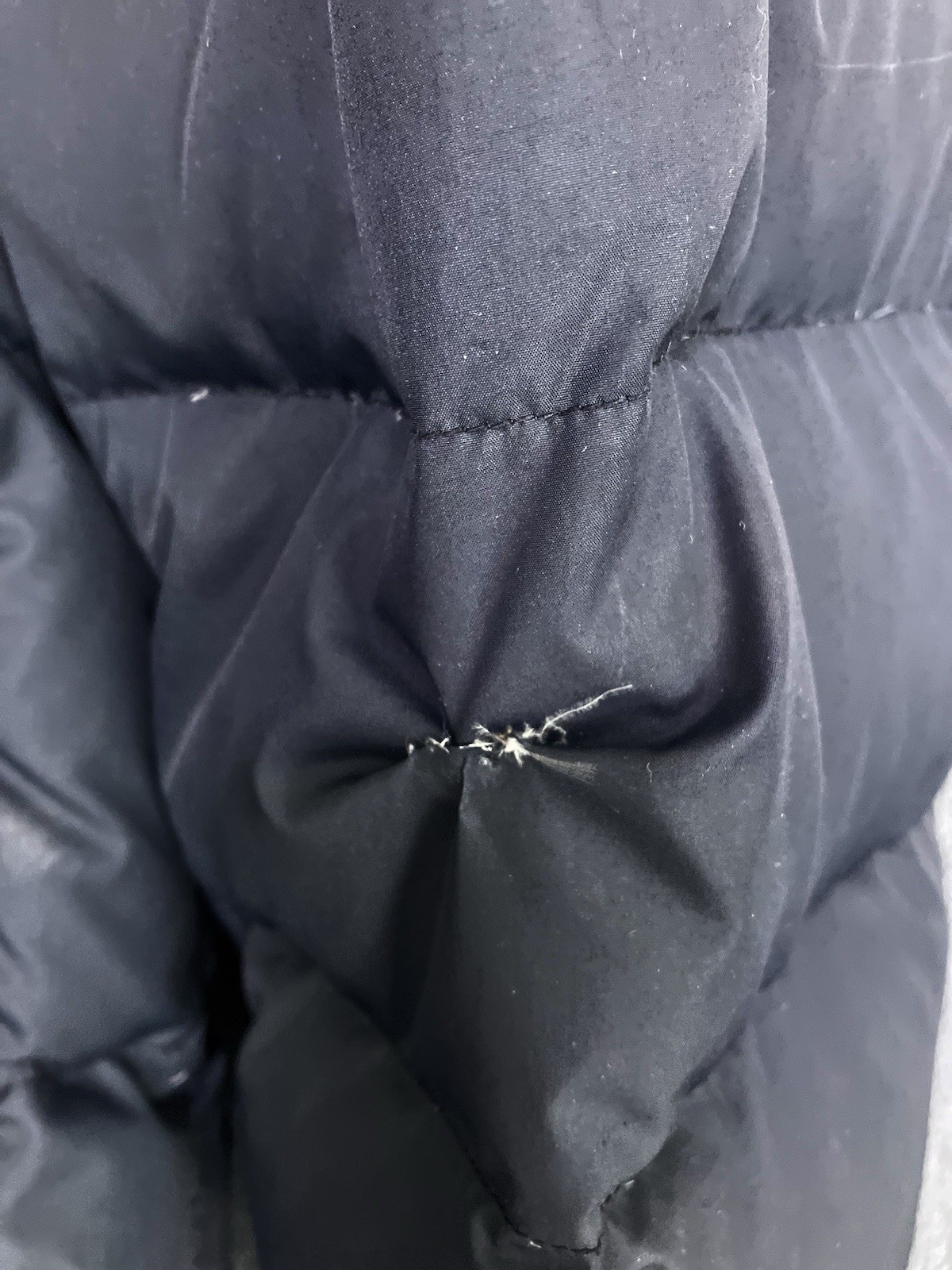CABELAS Premier Northern Goose Down Men XL 650 Fill Quilted Puffer Jacket ISSUES