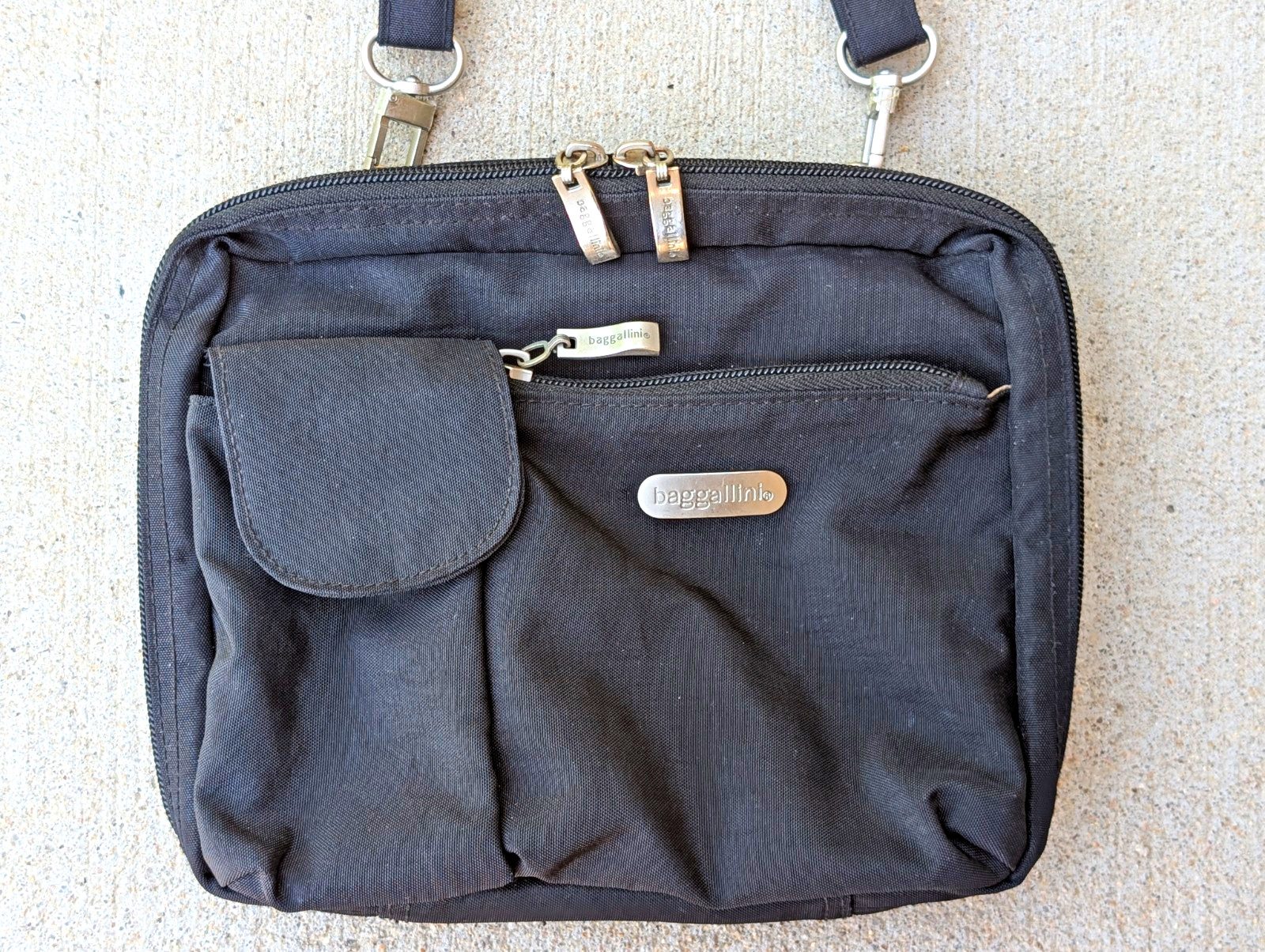 Baggallini 3-in-1 Black Nylon Crossbody Belt Bag Travel Organizer Wallet Purse