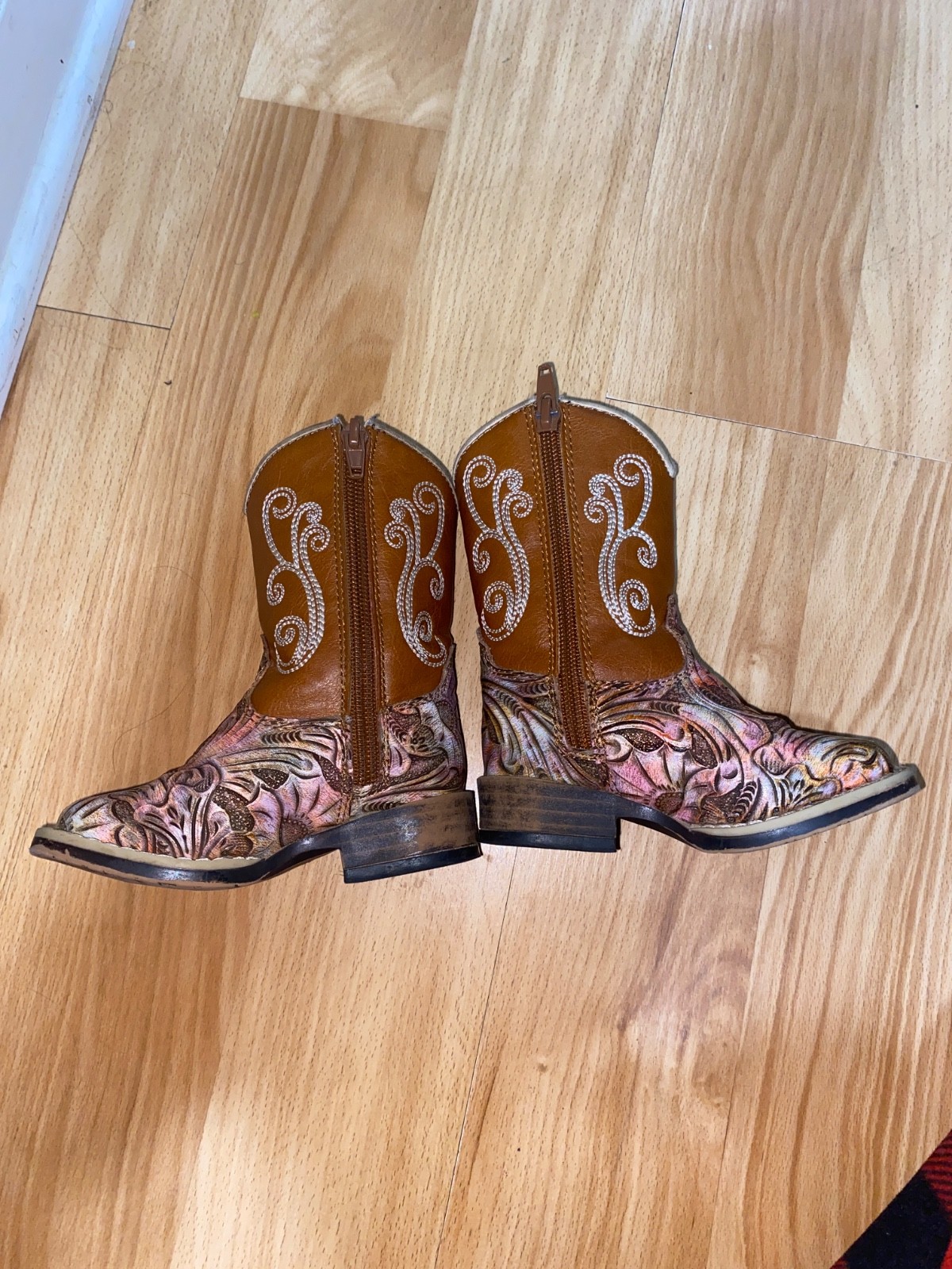 Slightly Used Twister Cowgirl Boots Toddler US Size 4 in great condition!